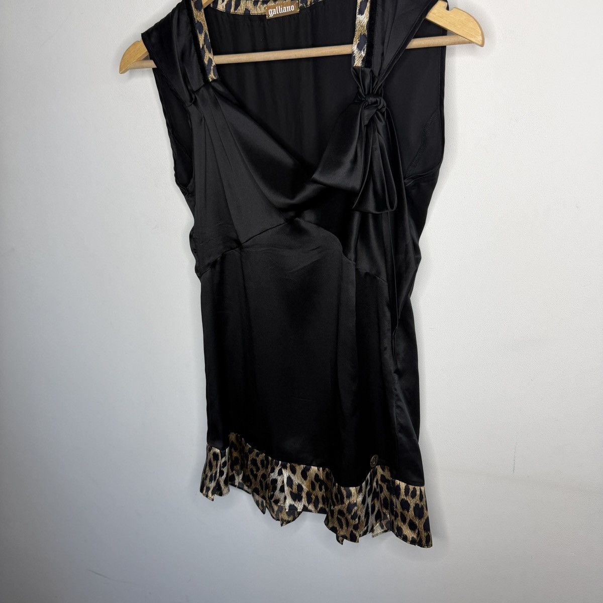 John Galliano John Galliano Vintage Y2K Silk Top Blouse Panter Avant Garde Size S / US 4 / IT 40 - 2 Thumbnail