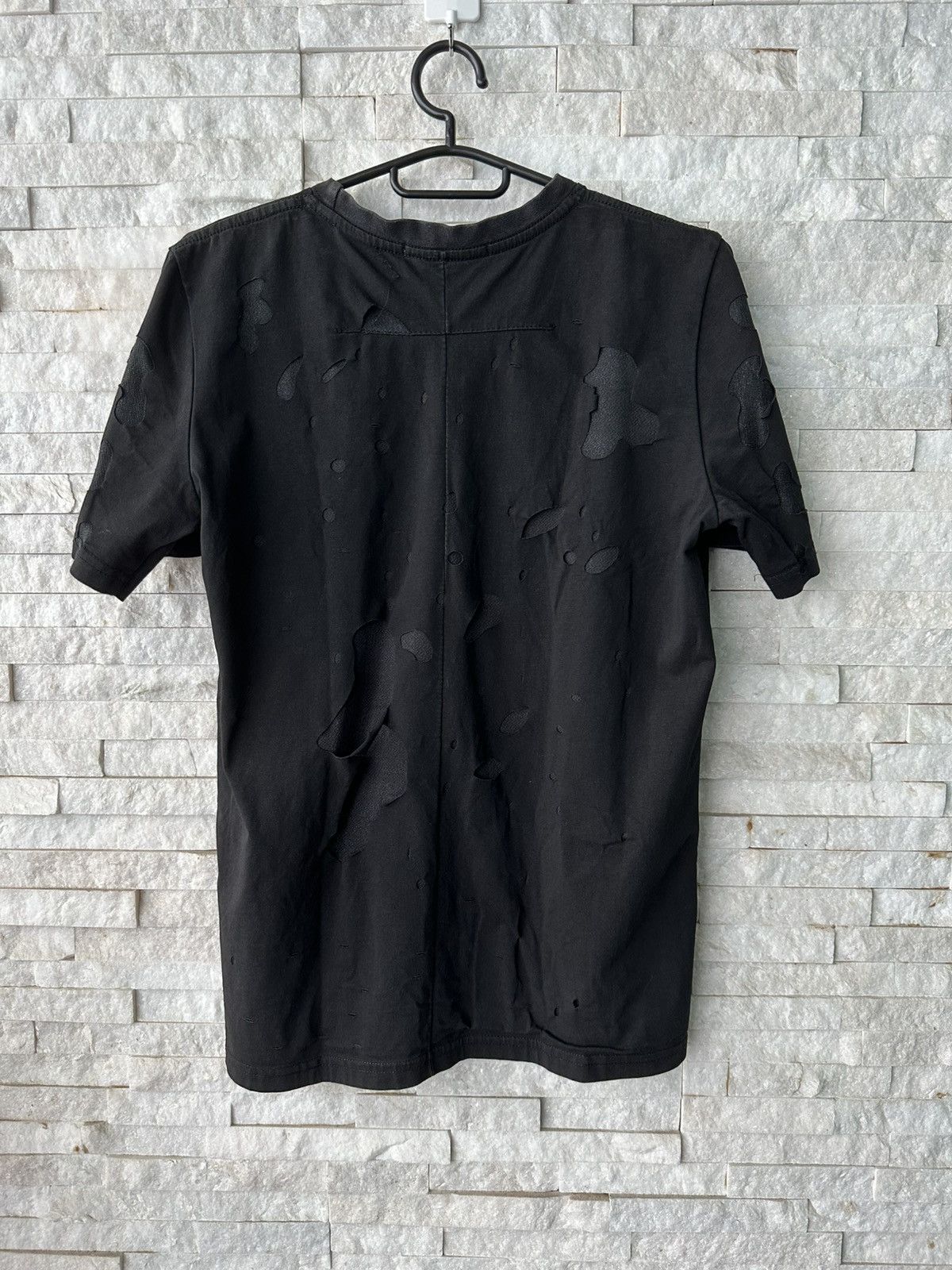 Givenchy Givenchy Tisci distressed logo T-shirt Size US S / EU 44-46 / 1 - 3 Thumbnail