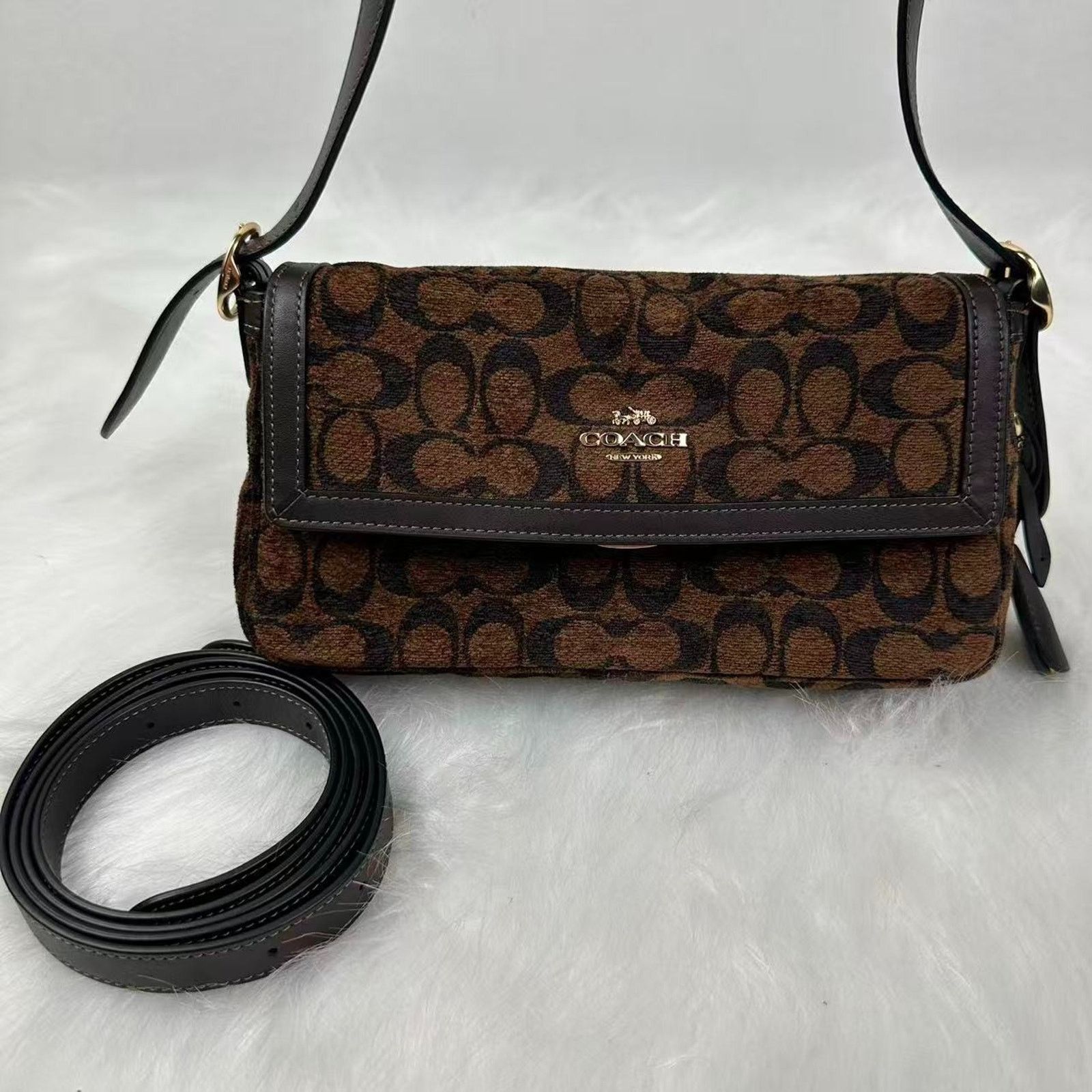 Coach Coach Etta Small Flap Shoulder Signature Chenille CCV65 NWT Size ONE SIZE - 5 Thumbnail