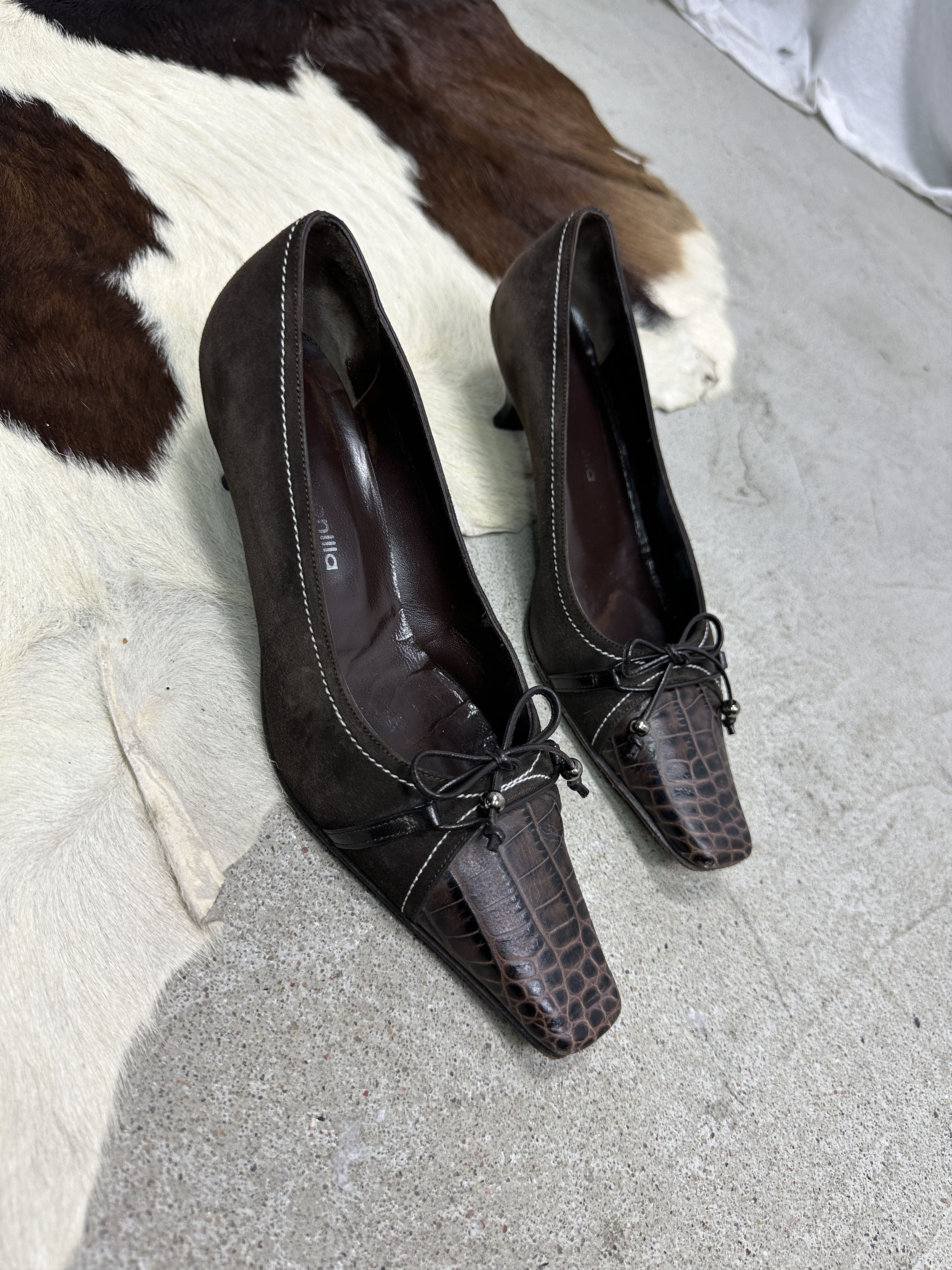 Vintage Vintage Avant Garde Leather Kitten Heels Bows Y2K Size US 7 / IT 37 - 1 Thumbnail