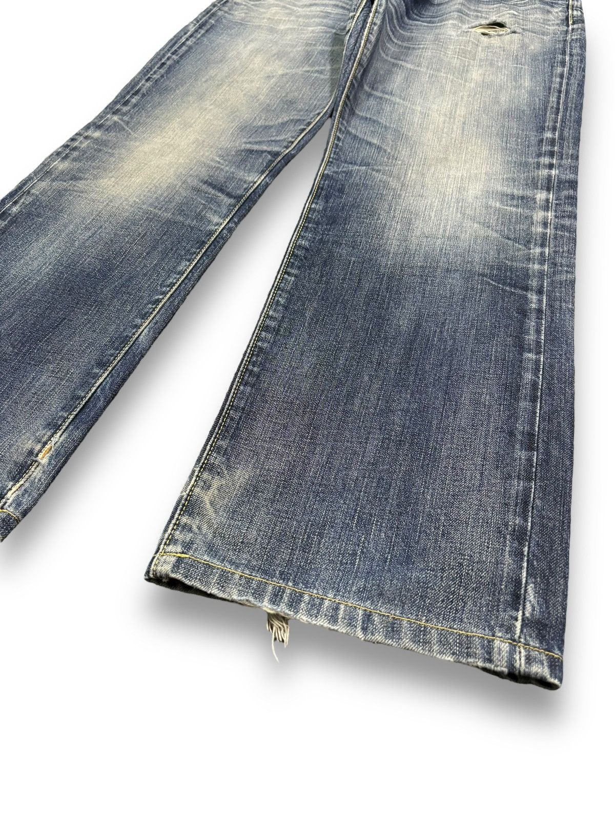 Undercover × Uniqlo Vintage Uniqlo UJ S002 Blue Wash Loose Distressed Jeans Size US 34 / EU 50 - 10 Thumbnail