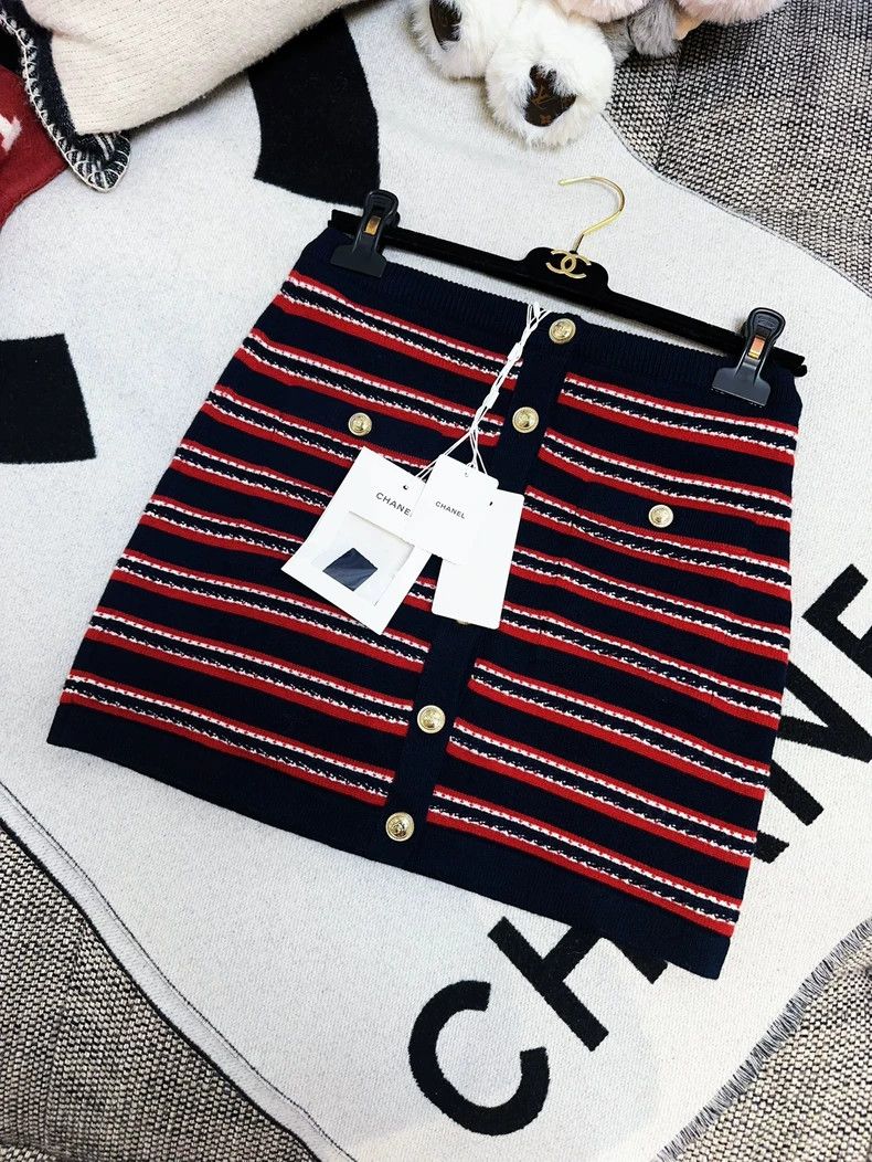 Chanel Chanel 21C red with dark blue striped gold buckle knitted Size 24" / US 00 / IT 34 - 1 Thumbnail
