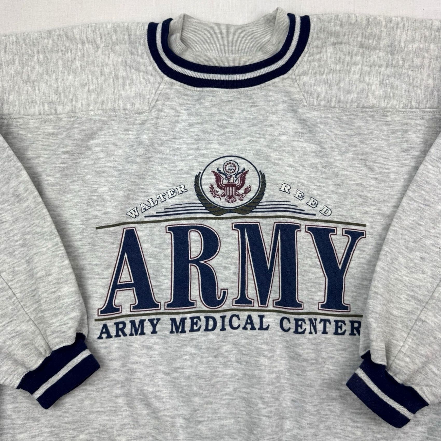 Vintage VINTAGE Army Medical Center Sweatshirt Mens Adult Large 90s Gear Gray Pullover Military Size US L / EU 52-54 / 3 - 2 Thumbnail