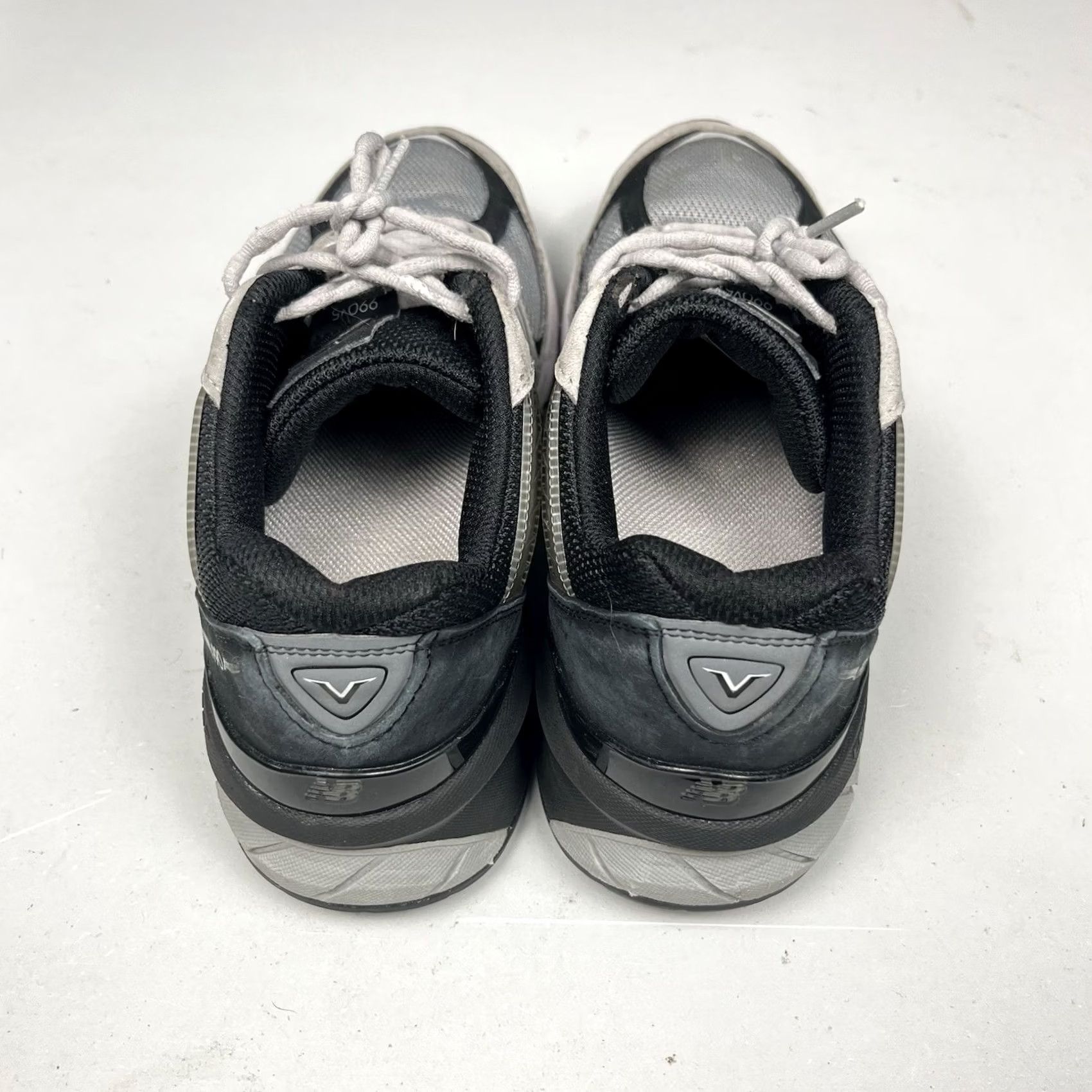 New Balance New Balance 990v5 Sneakers US 9 D Kool Grey Black Made in USA 2020 M990GB5 Size US 9 / EU 42 - 6 Thumbnail