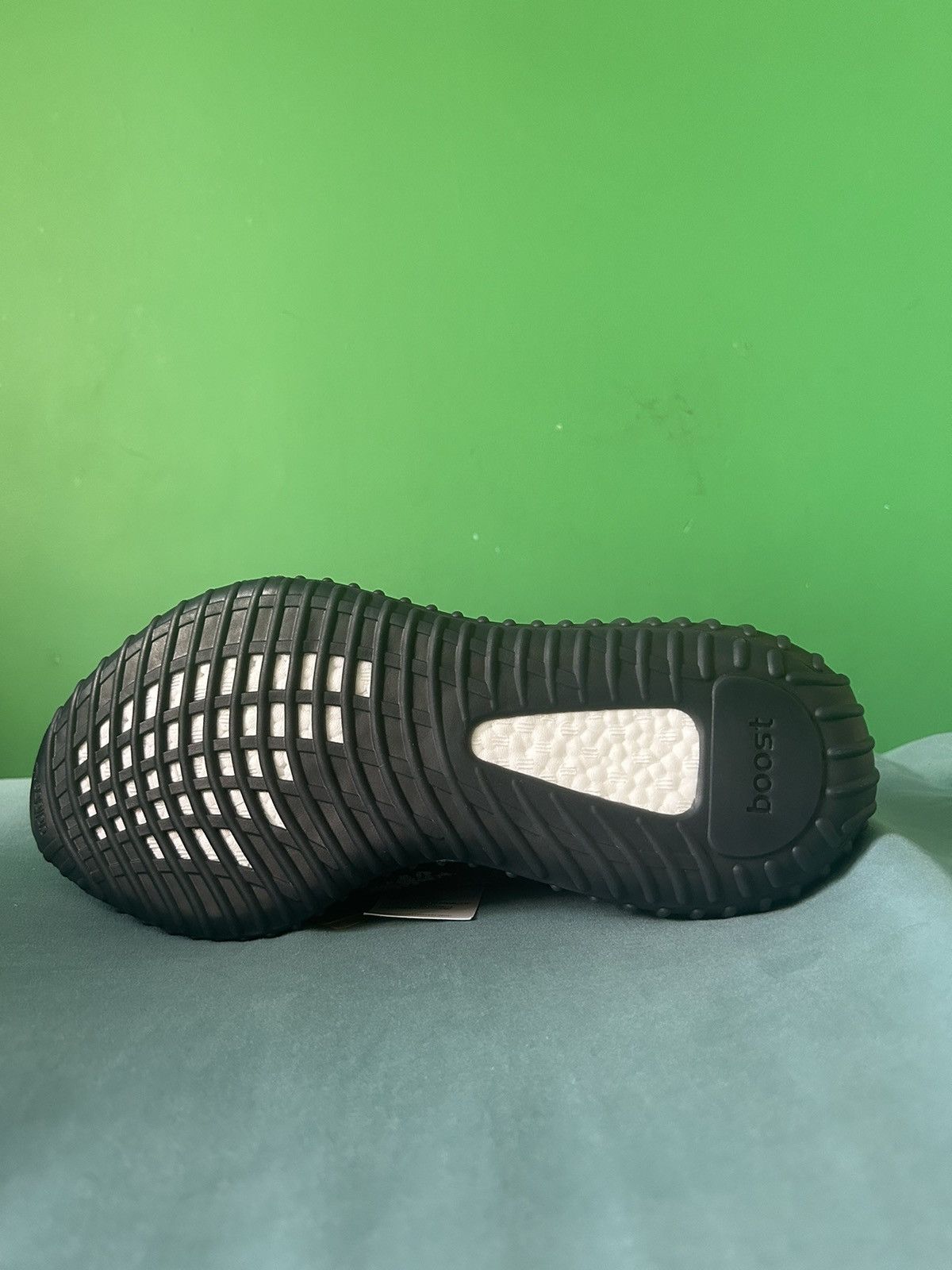 Adidas Adidas Yeezy Boost 350 V2 Carbon Beluga 2023 Size US 11.5 / EU 44-45 - 7 Thumbnail