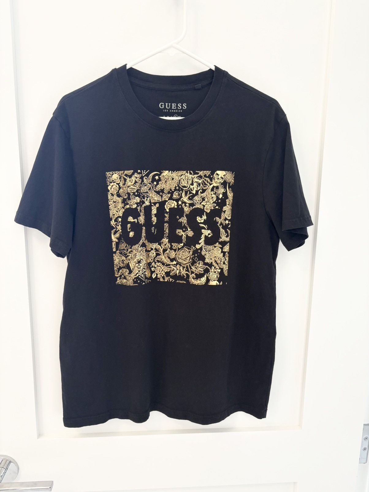 Guess GUESS Men’s Black Gold Graphic Logo Tee Shirt size Large Size US L / EU 52-54 / 3 - 1 Thumbnail