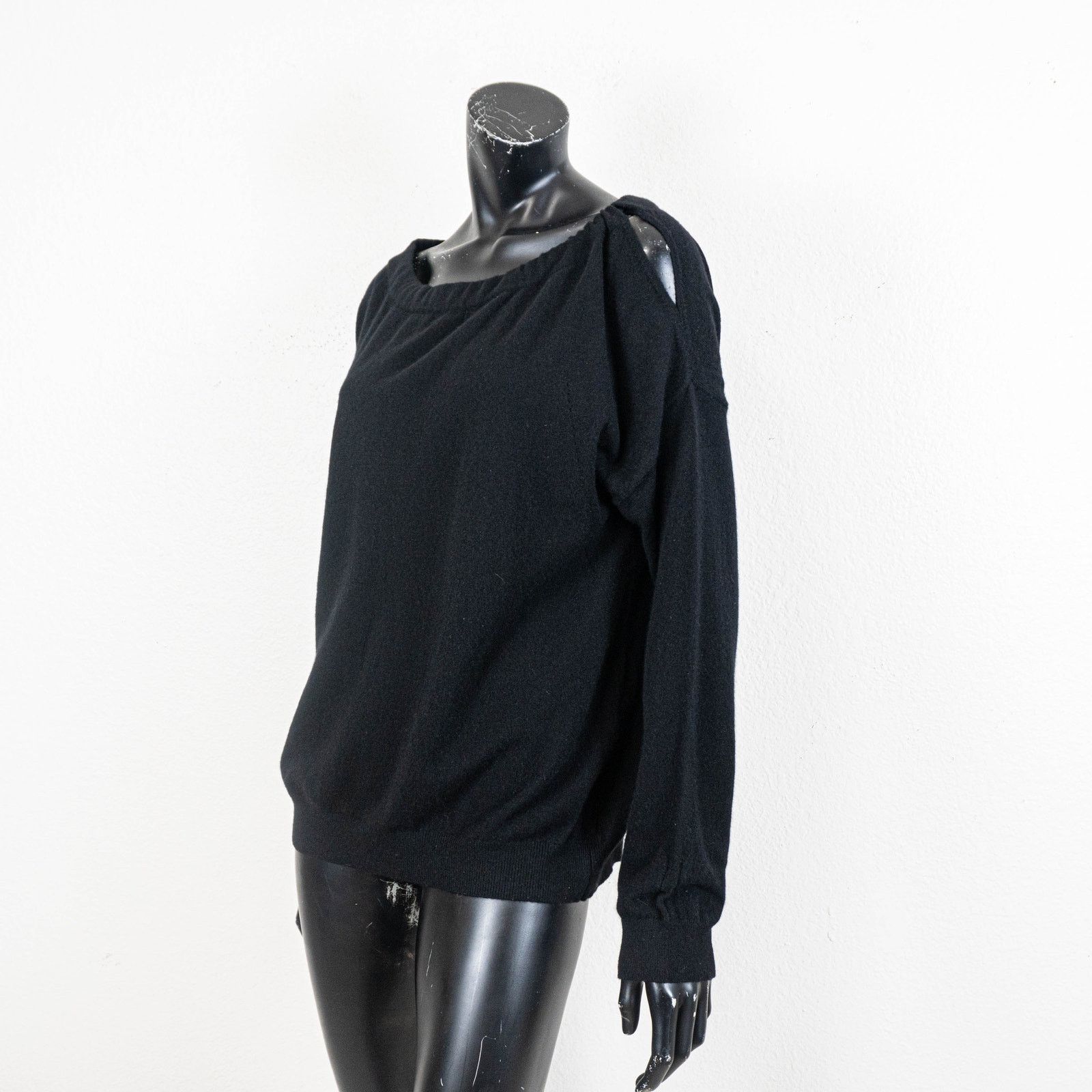Vince Vince 100% Cashmere Cold Shoulder Sweater in black Large Size L / US 10 / IT 46 - 2 Thumbnail
