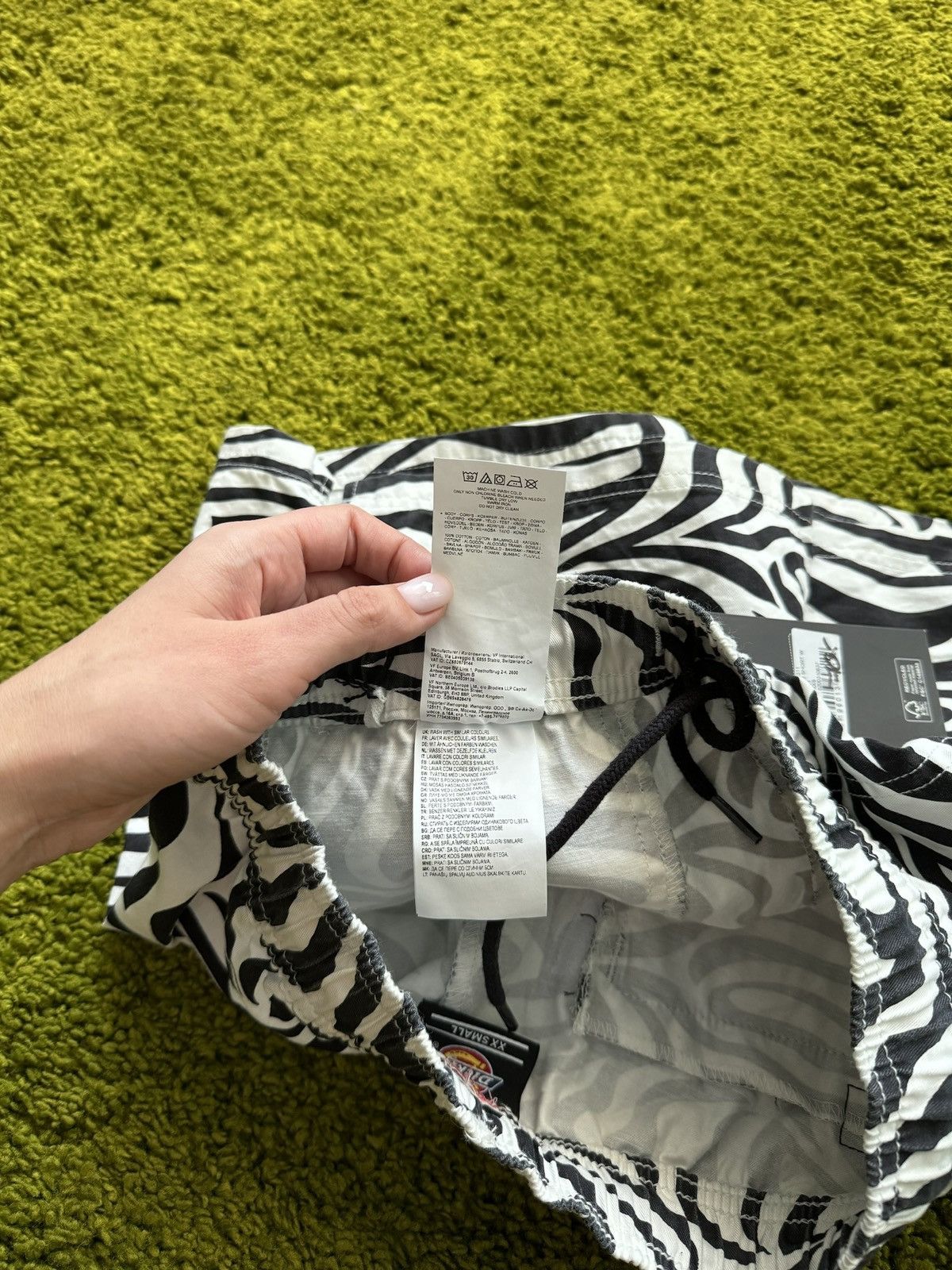 Designer × Dickies Dickies NWT zebra pattern shorts Size 25" / US 0 / IT 36 - 13 Thumbnail