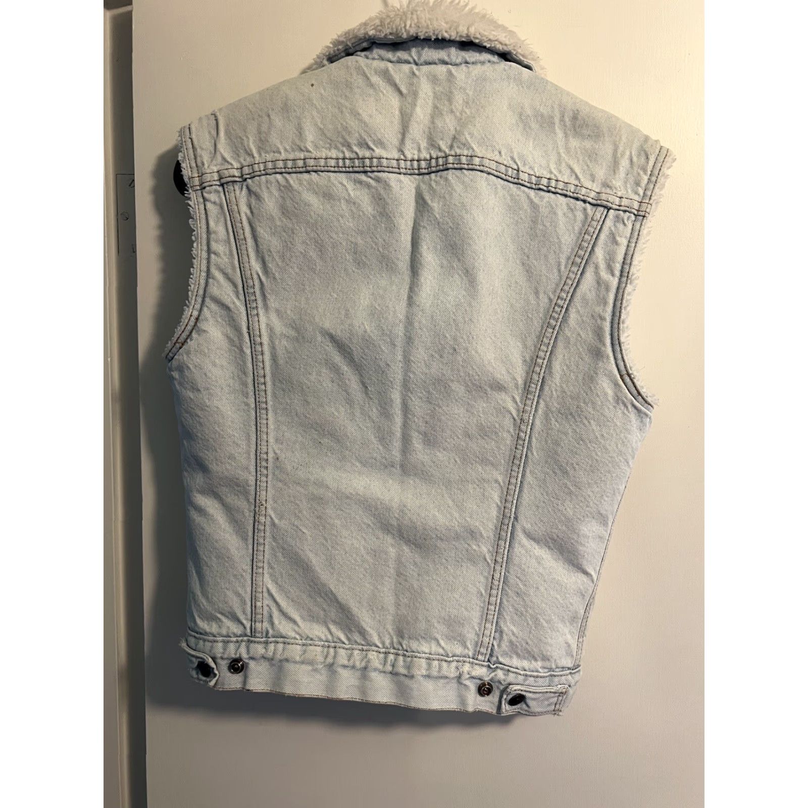 Levi's VINTAGE Levi's Vest Denim Collared Lightwash Blue Button Up Women Small/S Regular Size S / US 4 / IT 40 - 2 Thumbnail