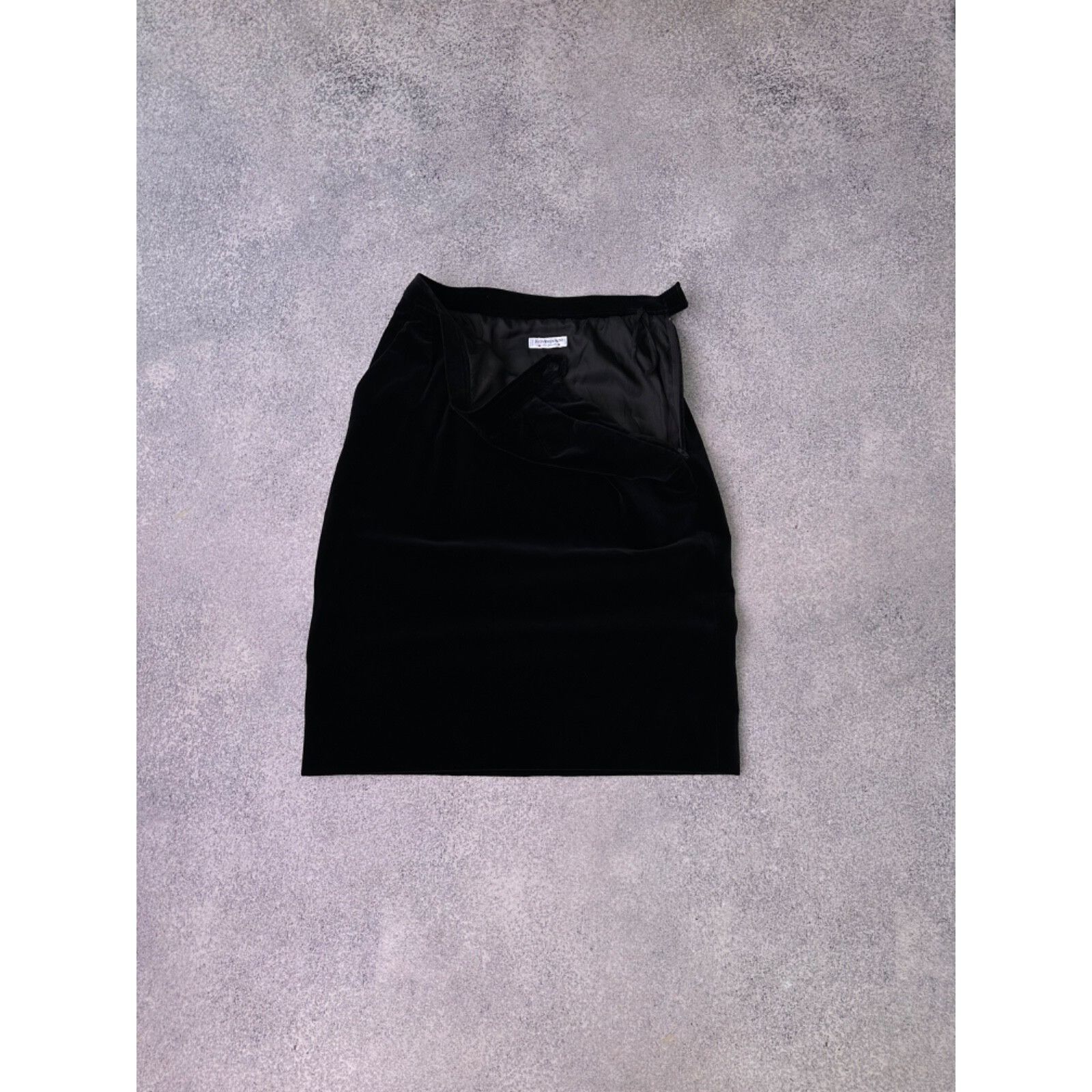 Yves Saint Laurent VTG Yves Saint Laurent Rive Gauche Black Velvet Skirt Size 26" / US 2 / IT 38 - 6 Thumbnail