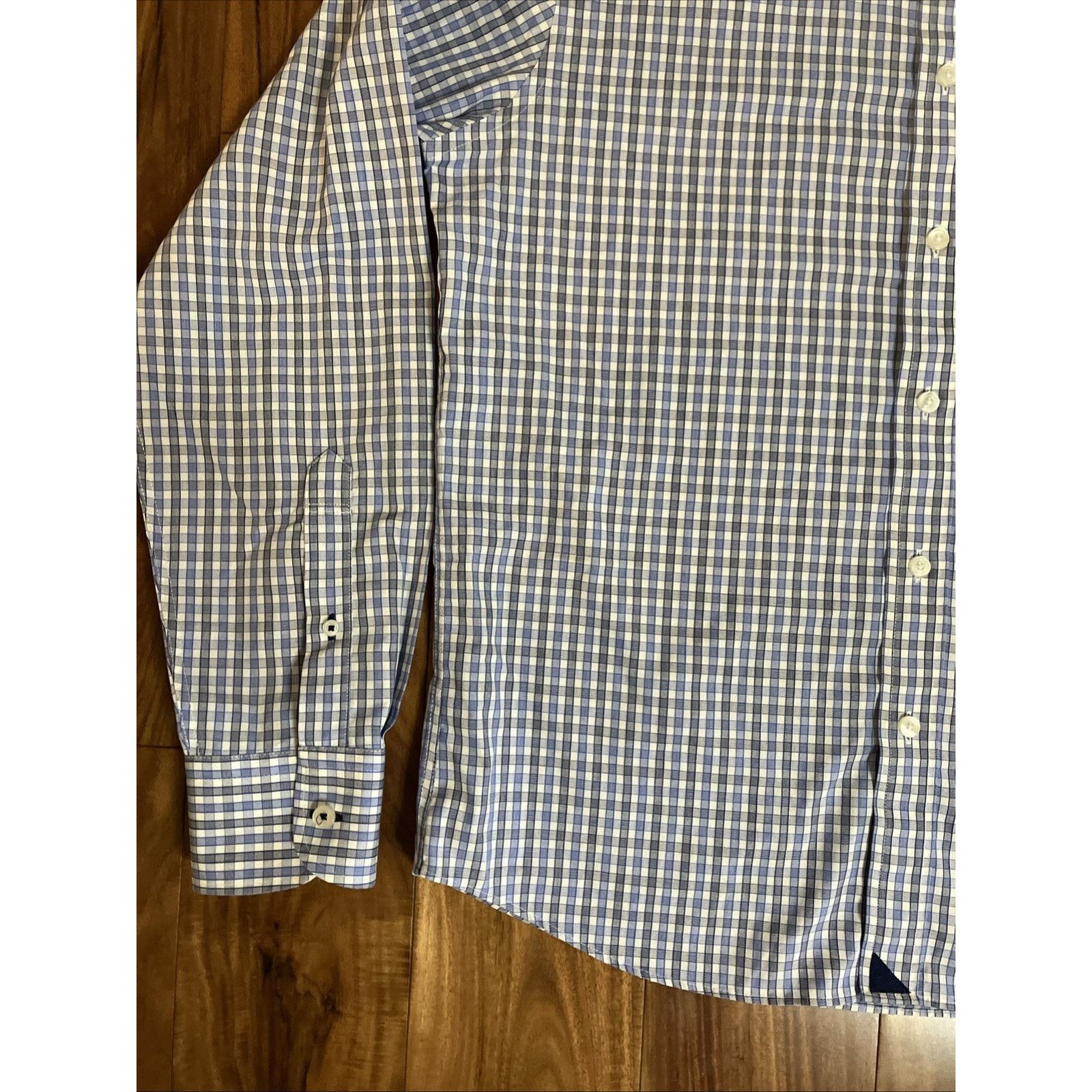 UNTUCKit UNTUCKit Shirt Mens Medium REGULAR Fit Wrinkle Free Button Size US M / EU 48-50 / 2 - 7 Thumbnail