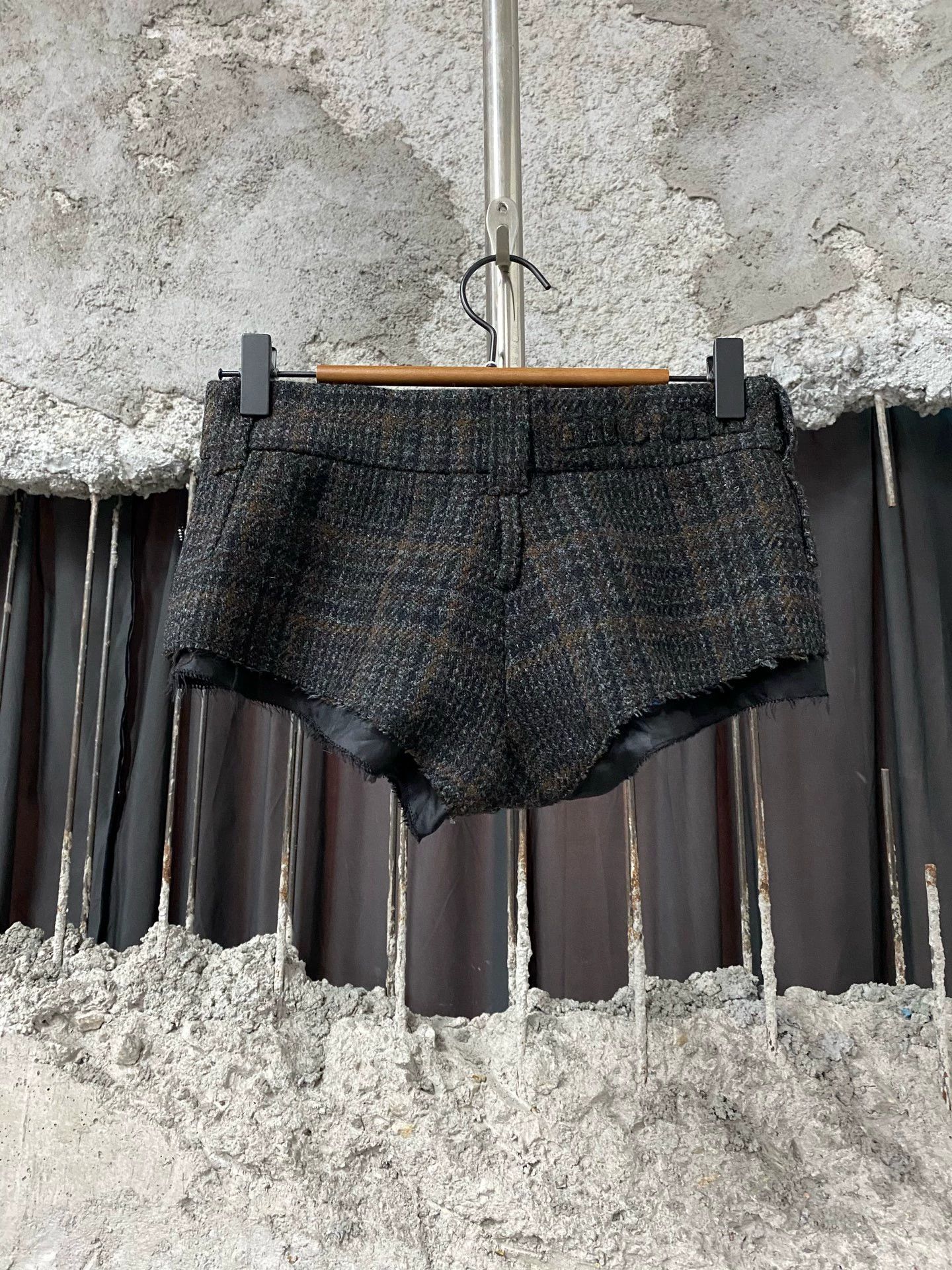 Miu Miu Miumiu shorts, Size: 36, Condition: Size 36" / US 14 / IT 50 - 2 Thumbnail