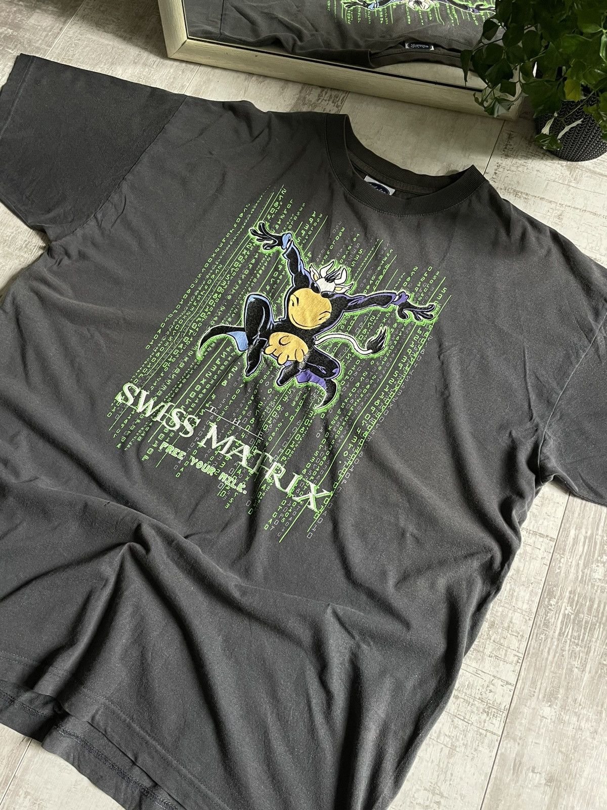 Vintage 00’s Vintage Matrix Cow T-Shirt Crazy Art Y2K Humor RARE Size US XL / EU 56 / 4 - 2 Thumbnail