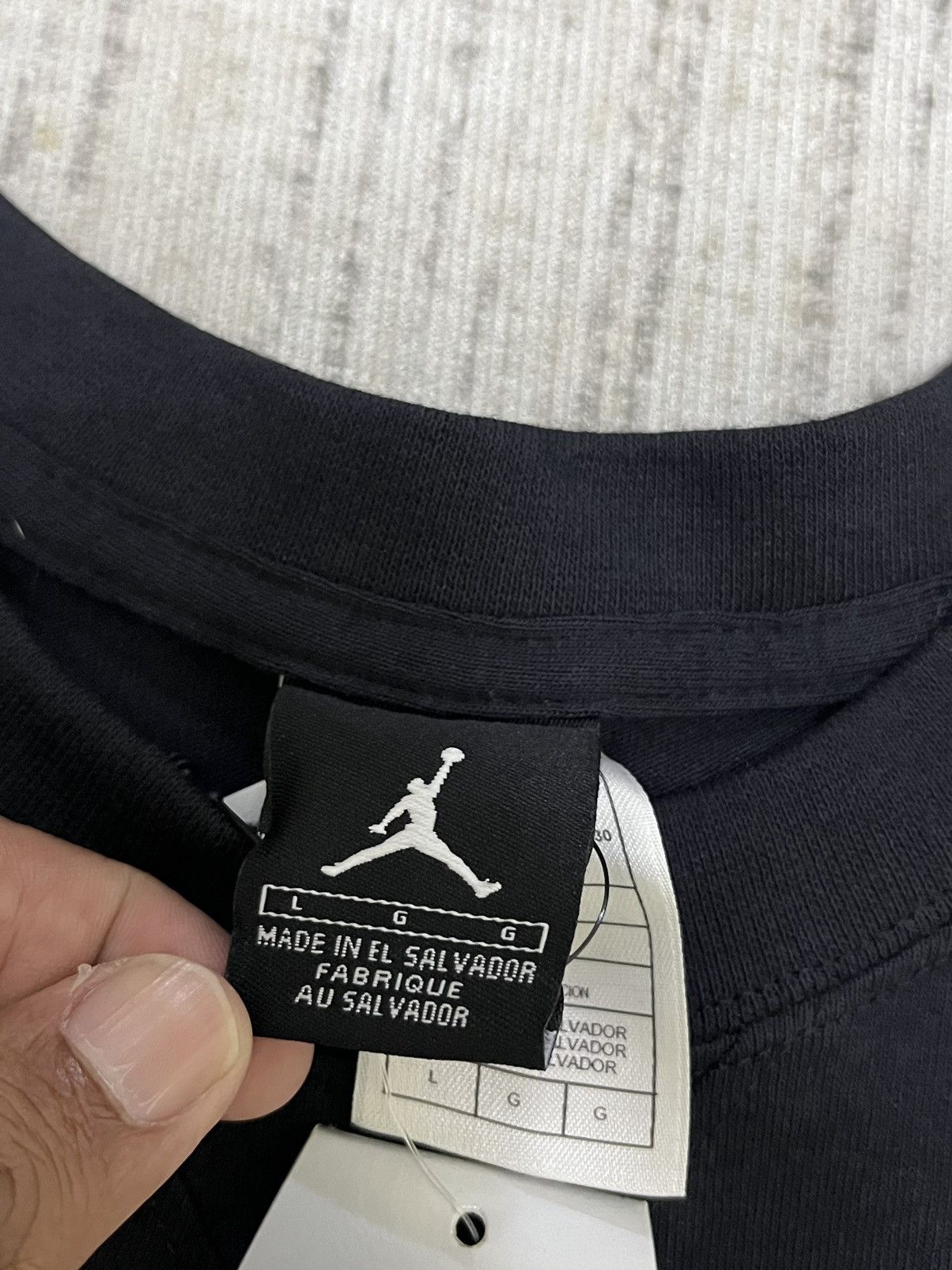 Jordan Brand Vintage 2001 deadstock jordan shoes hanging tshirt Size US L / EU 52-54 / 3 - 5 Thumbnail