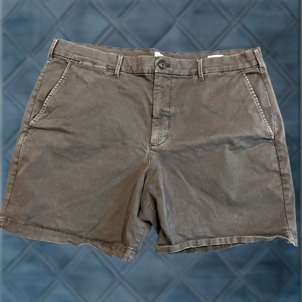 Gap GAP Chino Flat Front Shorts 40x7 Gun Metal Gray Mens 40 Inseam 7in Khaki Gray Front Flat Mens Size US 40 / EU 56 - 1 Thumbnail