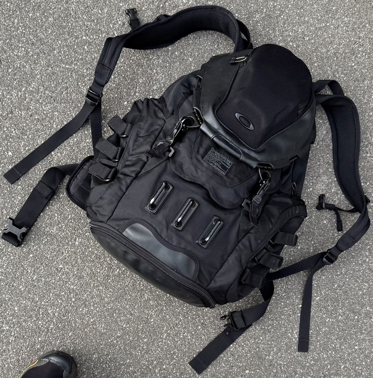 Oakley Oakley Y2K Kitchen Sink Rare Tactical Backpack Gear Bag Size ONE SIZE - 9 Thumbnail
