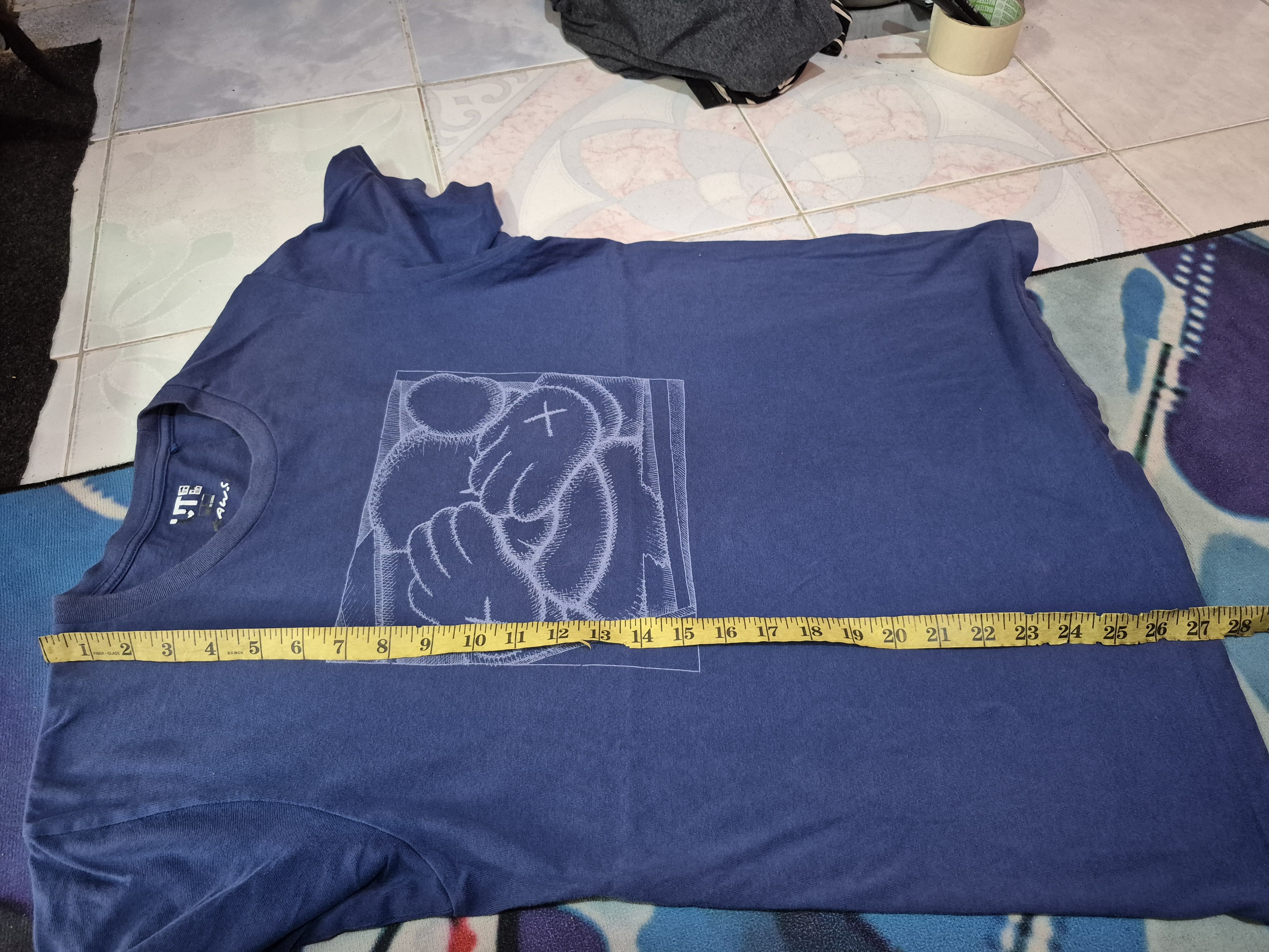Kaws × Uniqlo 🔥 Uniqlo Kaws Streetwear Tee Size US L / EU 52-54 / 3 - 11 Thumbnail