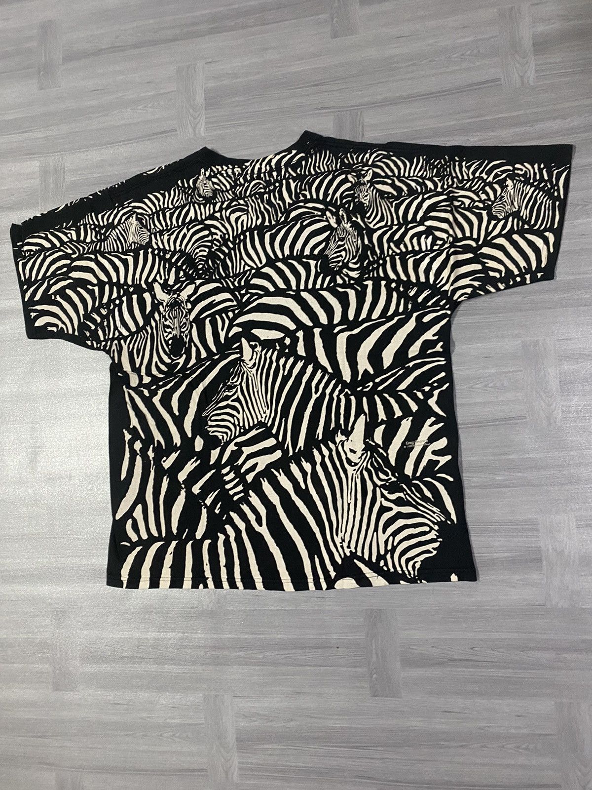 Liquid Blue Vintage 90s Liquid Blue Zebra All Over Print T-Shirt 1993 Size US L / EU 52-54 / 3 - 12 Thumbnail