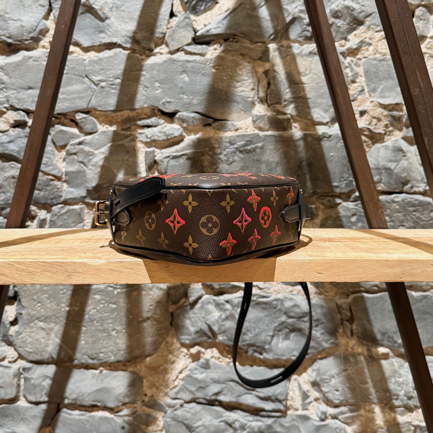 Louis Vuitton Louis Vuitton 2021 Fall In Love Sac Coeur Monogram Bag Size ONE SIZE - 6 Thumbnail