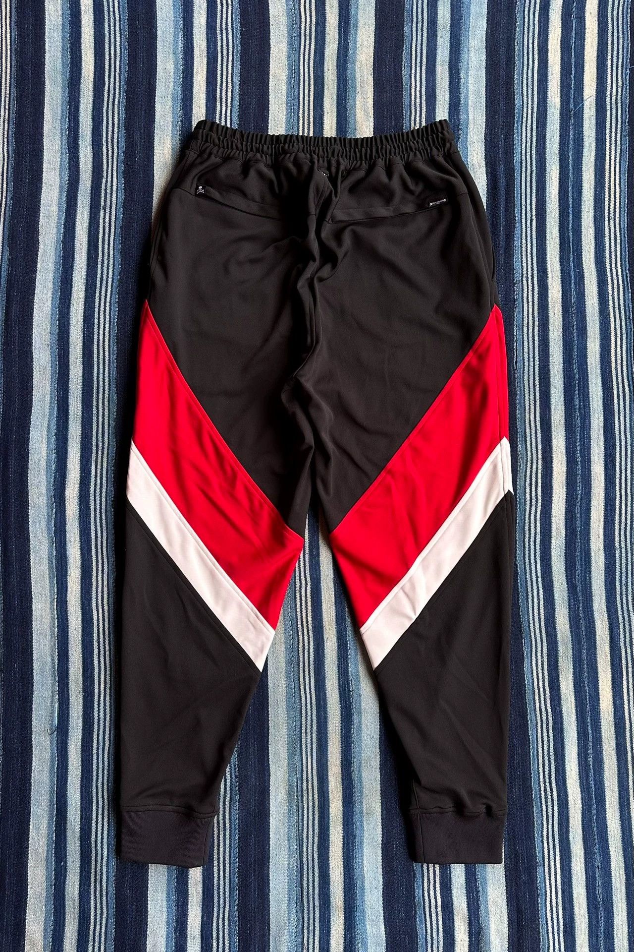 Mastermind Japan MMJ color blocked skull logo sweatpants Size US 34 / EU 50 - 2 Thumbnail