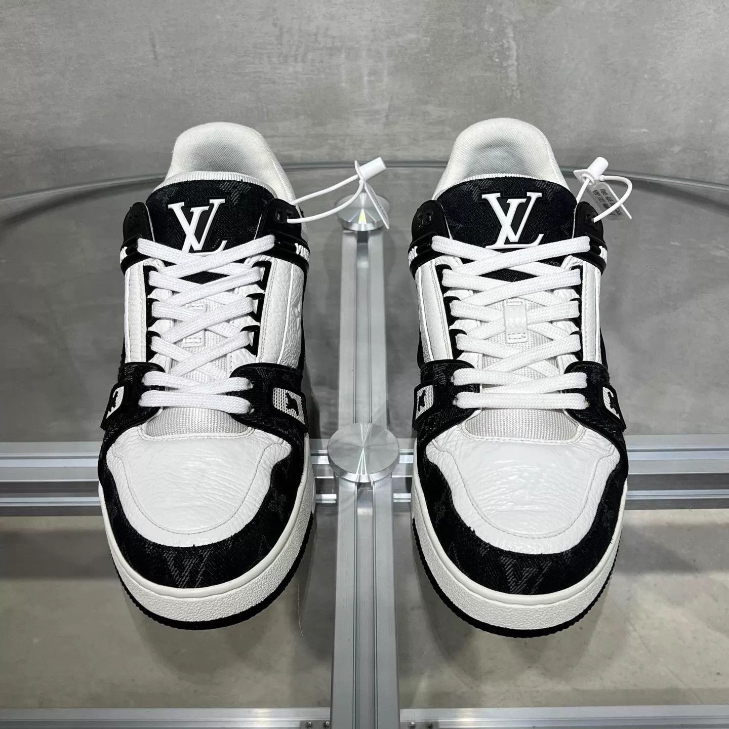 Louis Vuitton Multi Color Low Top Sneakers Size 7.5 Size US 7.5 / EU 40-41 - 1 Thumbnail