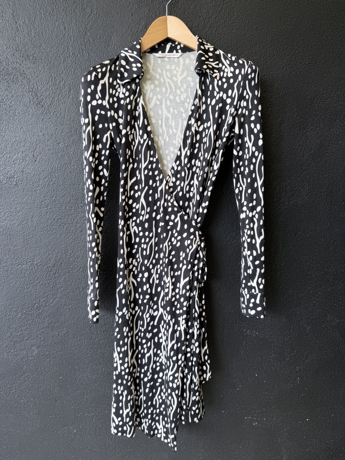 Diane von Furstenberg Diane von Furstenberg (DVF) Jeanne Silk Jersey Wrap Dress Size S / US 4 / IT 40 - 2 Thumbnail