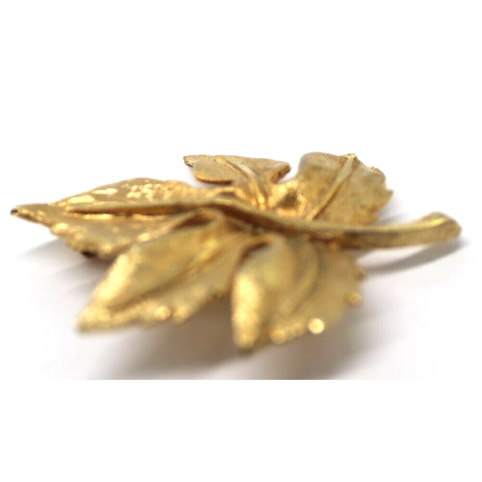 Other Classic Golden Maple Leaf Brooch Pin • Gold Tone • Textured Size ONE SIZE - 4 Thumbnail