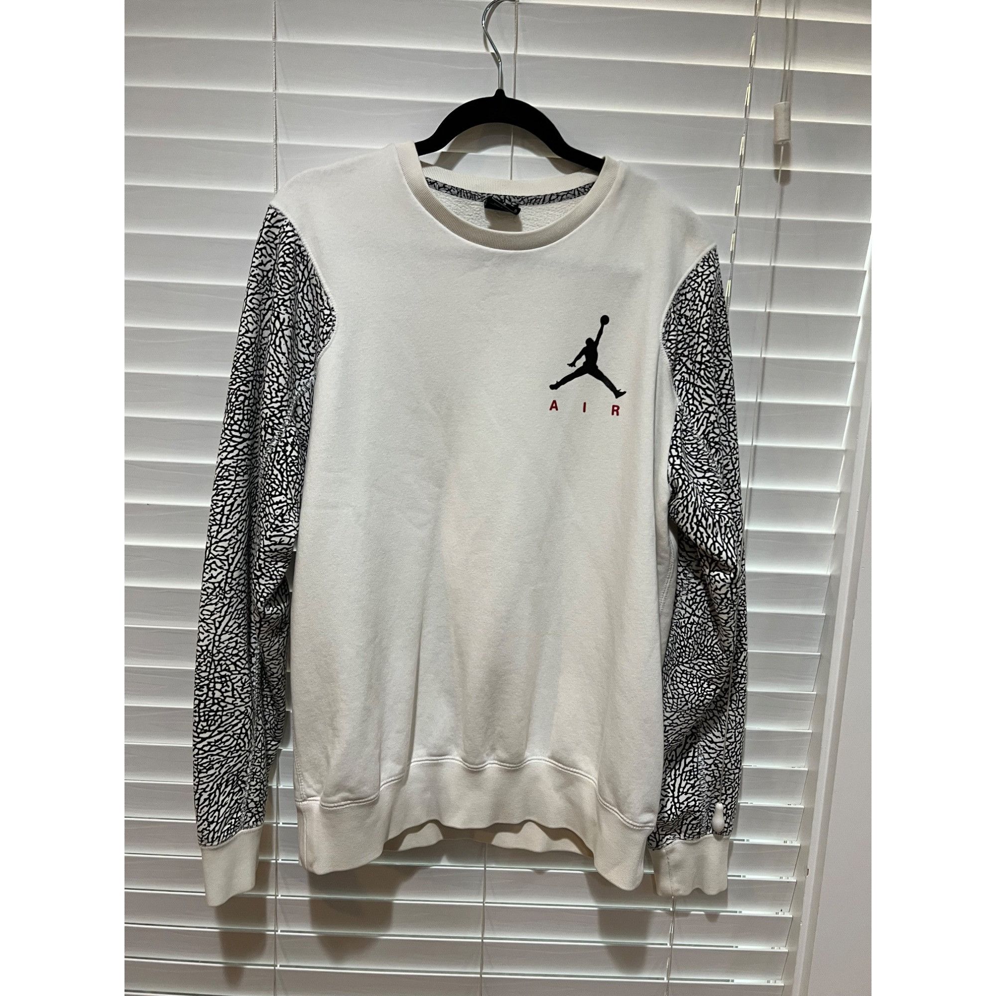 Jordan Brand × Nike Nike Air Jordan Men's Sweater - Size L Size US L / EU 52-54 / 3 - 1 Thumbnail