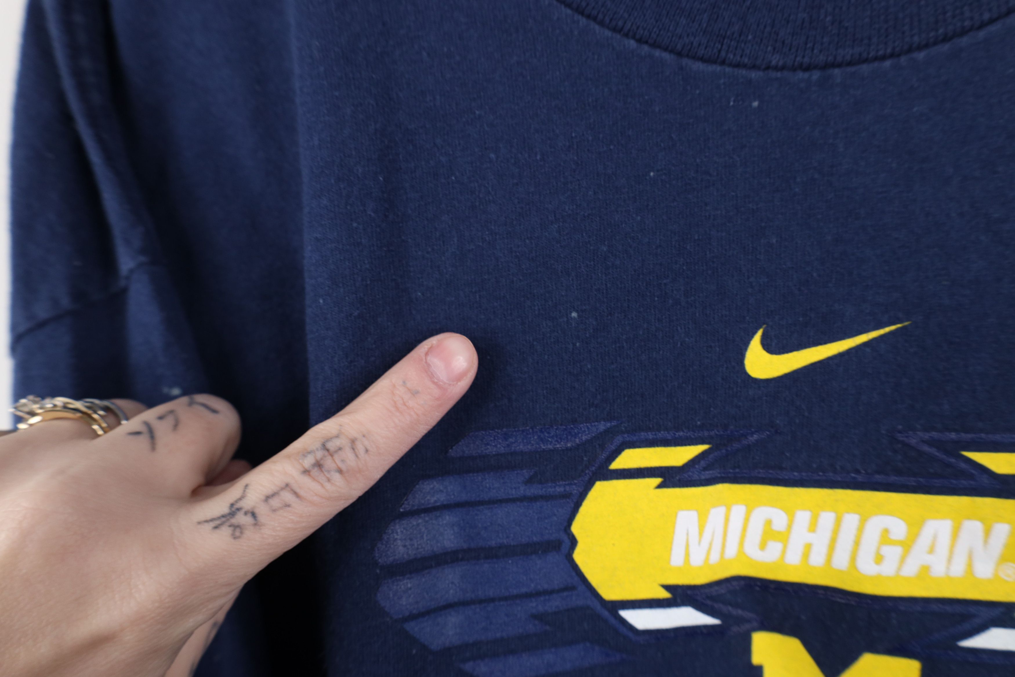 Nike Vintage Nike Mini Swoosh University of Michigan T-Shirt Size US L / EU 52-54 / 3 - 7 Thumbnail