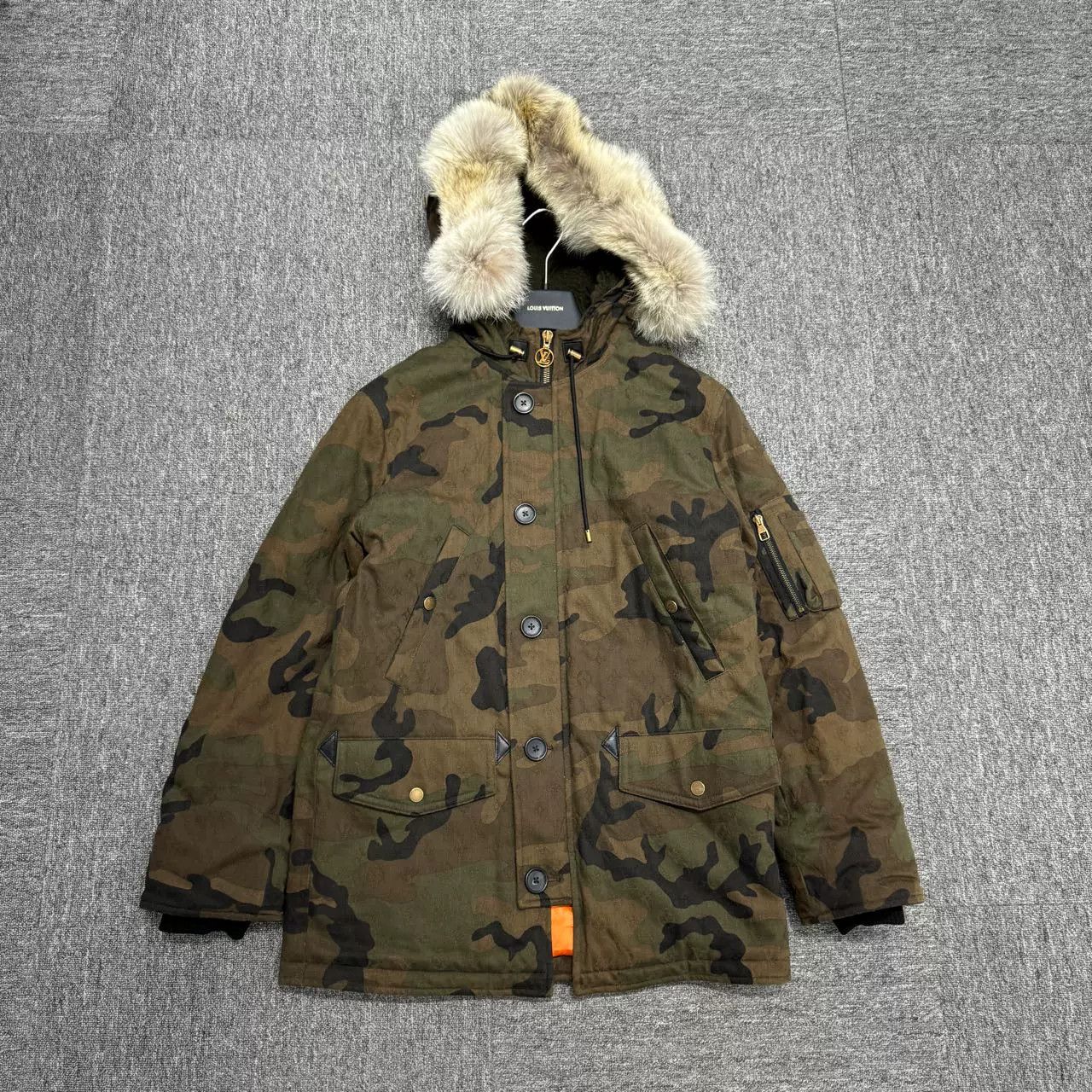 Louis Vuitton Louis Vuitton x Supreme Camo Down Jacket Size US M / EU 48-50 / 2 - 1 Thumbnail