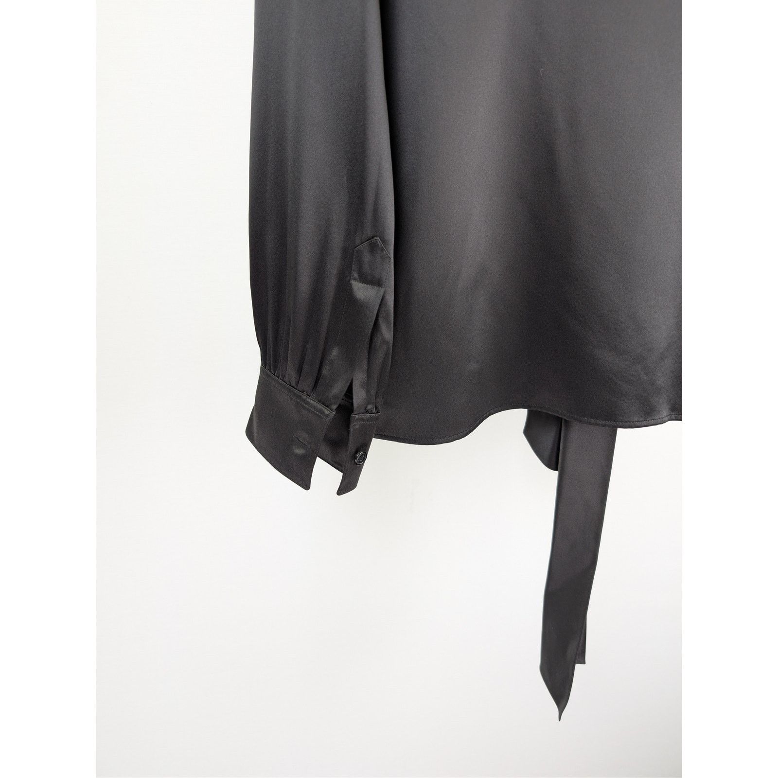 Saint Laurent Paris o1rshd1 silk shirt with a bow at the neck in Black Size US S / EU 44-46 / 1 - 14 Thumbnail