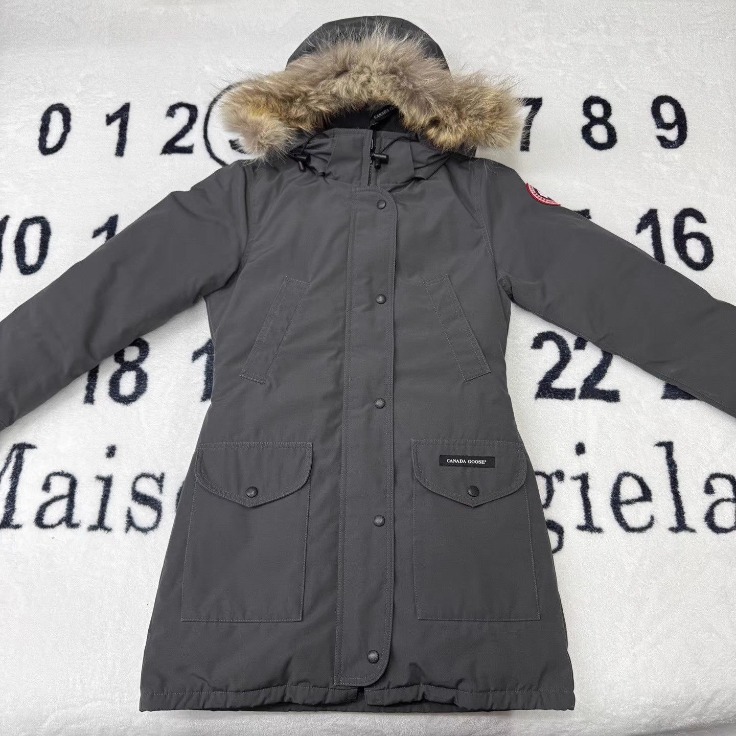Canada Goose Canada Goose Trillium Graphite Down Parka。 Q10 Size US XS / EU 42 / 0 - 1 Thumbnail