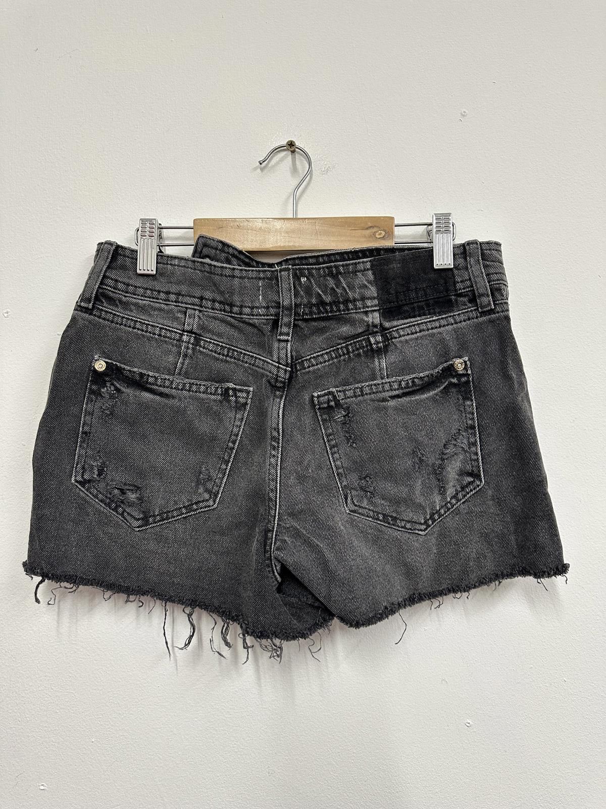 River Island River Island Black Distressed Denim Mini Skirt Size 27" / US 4 / IT 40 - 2 Thumbnail