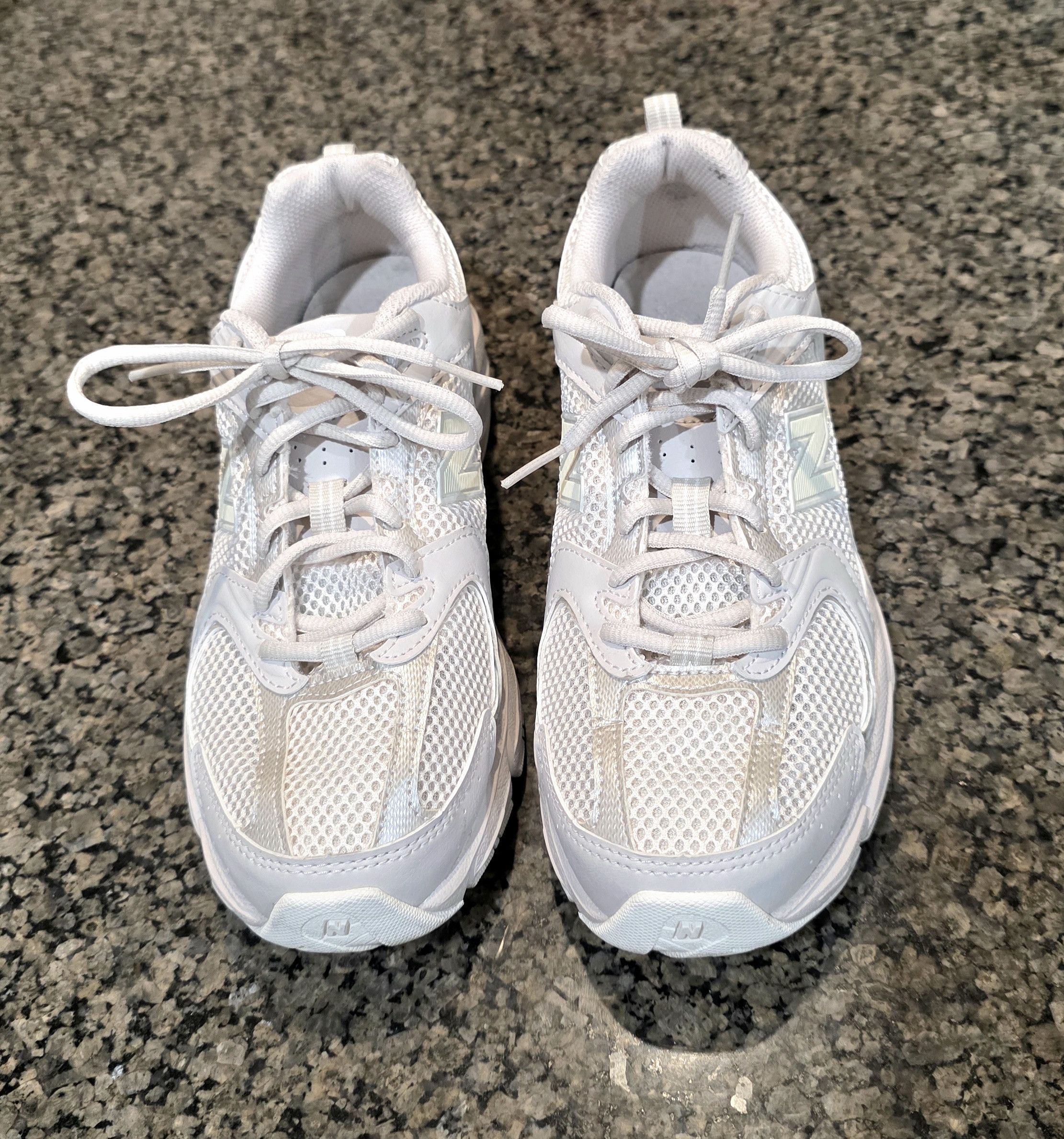 New Balance New Balance 530 Mens Womens White Metallic Silver Moonbeam Size US 6 / EU 39 - 6 Thumbnail