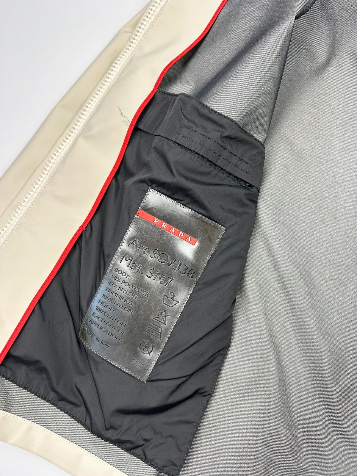 Prada Prada Sport FW2000 White Sailing Rain Jacket Gore-Tex Size US M / EU 48-50 / 2 - 15 Thumbnail