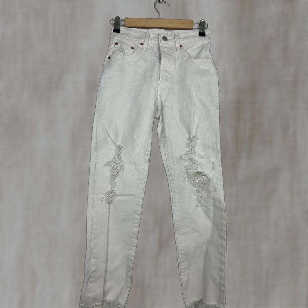 Levi’s 501 Jeans White Raw Hem Button Fly Distressed 24x26 Regular Woman Boyfriend Jeans White 501 Button Fly Women Distressed 24x26