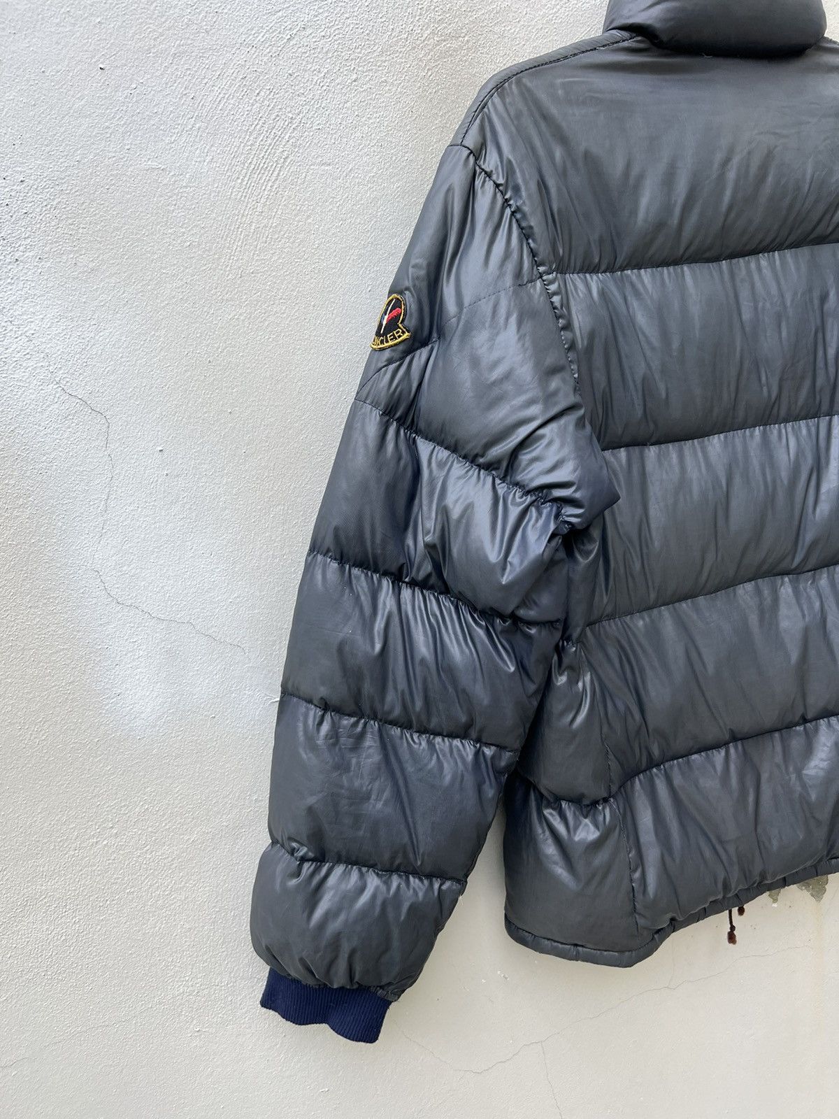 Moncler × Vintage Vintage Moncler Grenoble Sun Faded Black Down Puffer Jacket Size US L / EU 52-54 / 3 - 17 Thumbnail