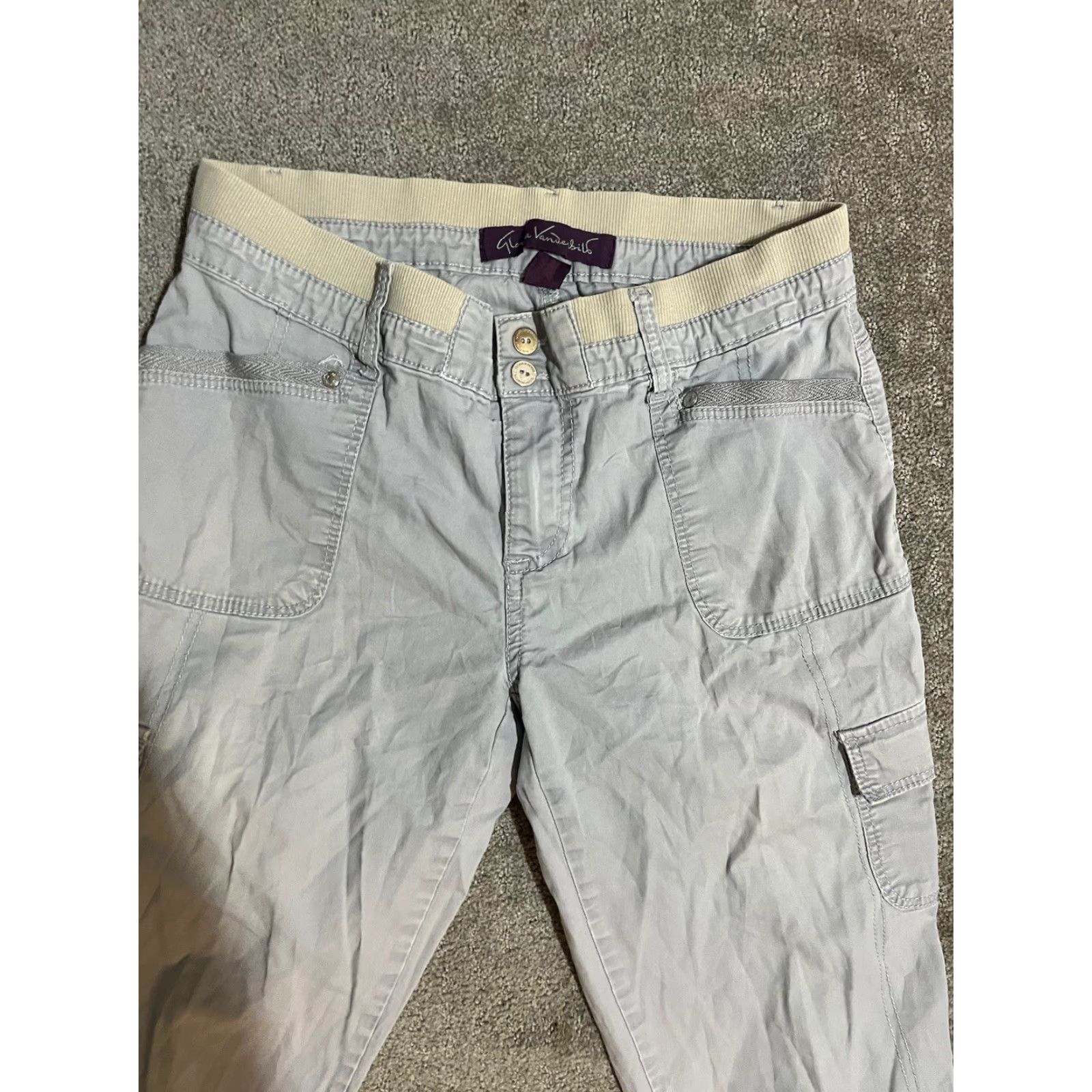 Gloria Vanderbilt Gloria Vanderbilt Capri Crop Pants Gray Solid 6P Petite Capri Benches? Size 28" / US 6 / IT 42 - 2 Thumbnail