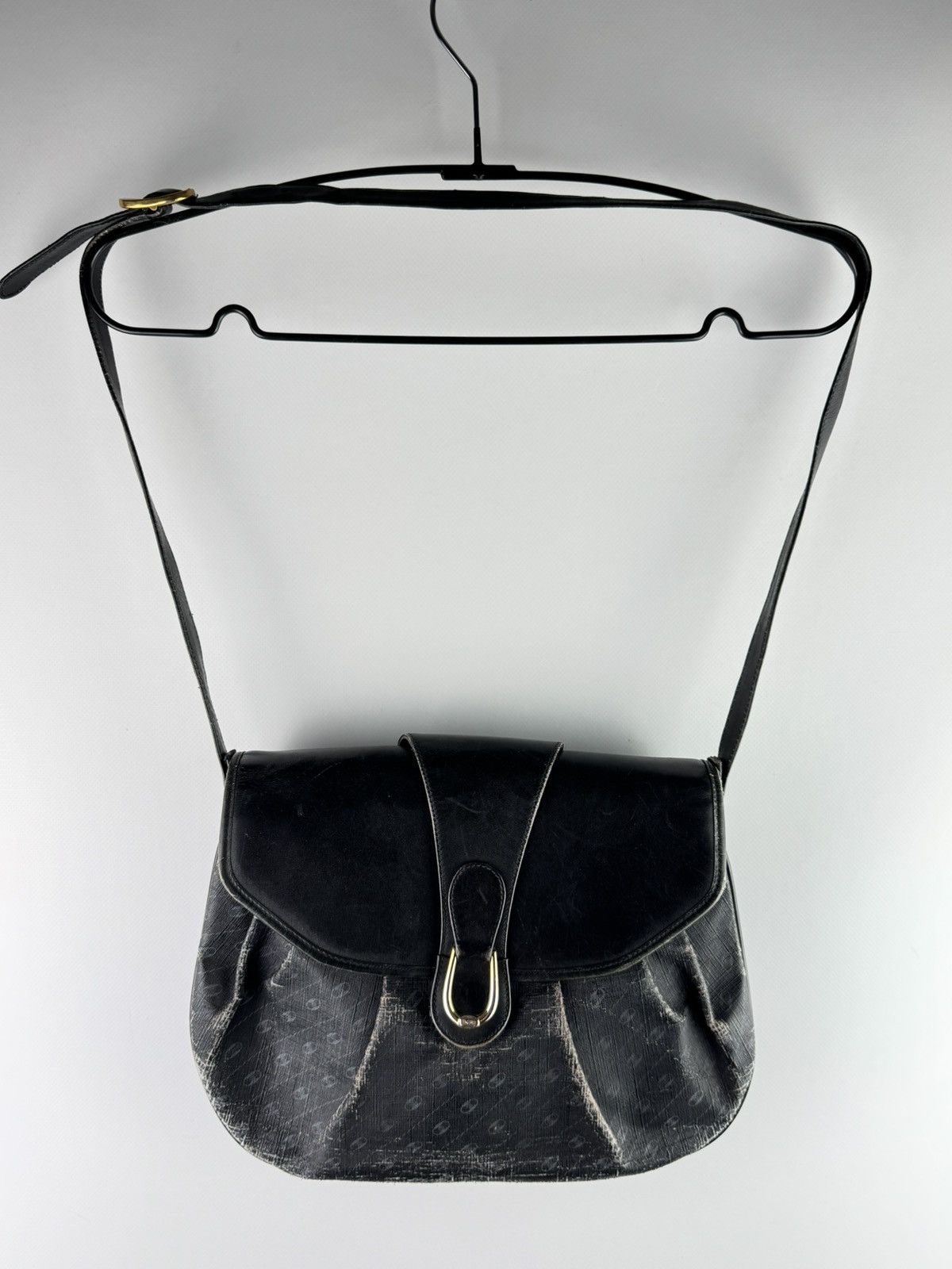Gucci Vintage Gucci Shoulder / Crossbody Bag Black 111-02-704 Size ONE SIZE - 1 Thumbnail