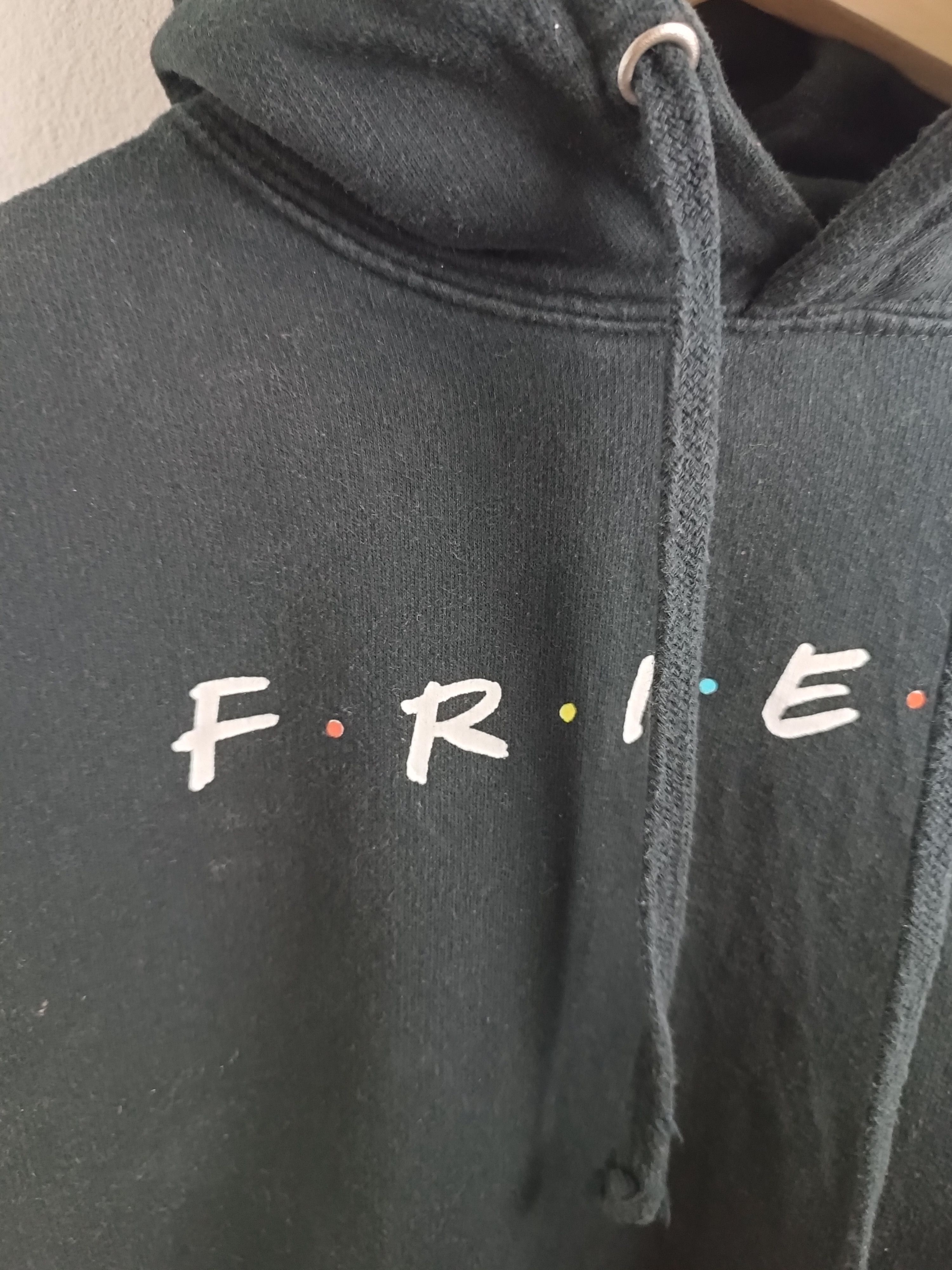 Vintage VINTAGE FADED FRIENDS SITCOM COMEDY TV SHOW NETFLIX HOODIE Size US M / EU 48-50 / 2 - 7 Thumbnail