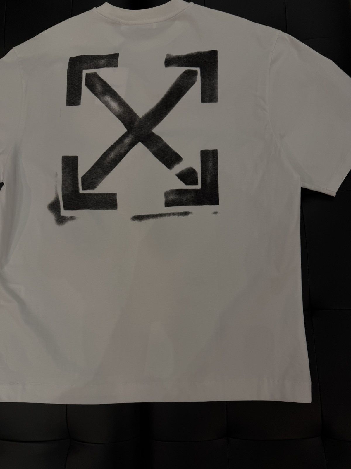 Off-White Size M - Off-White Spray Arrow T-Shirt White Size US M / EU 48-50 / 2 - 3 Thumbnail