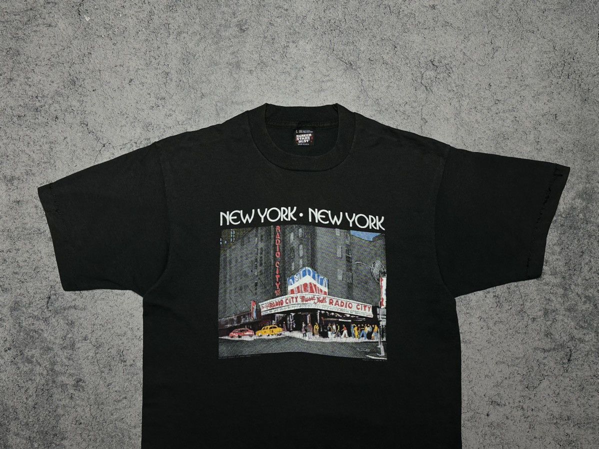 Vintage Vintage New York Radio City Music Hall Screen Stars T-Shirt Size US M / EU 48-50 / 2 - 2 Thumbnail
