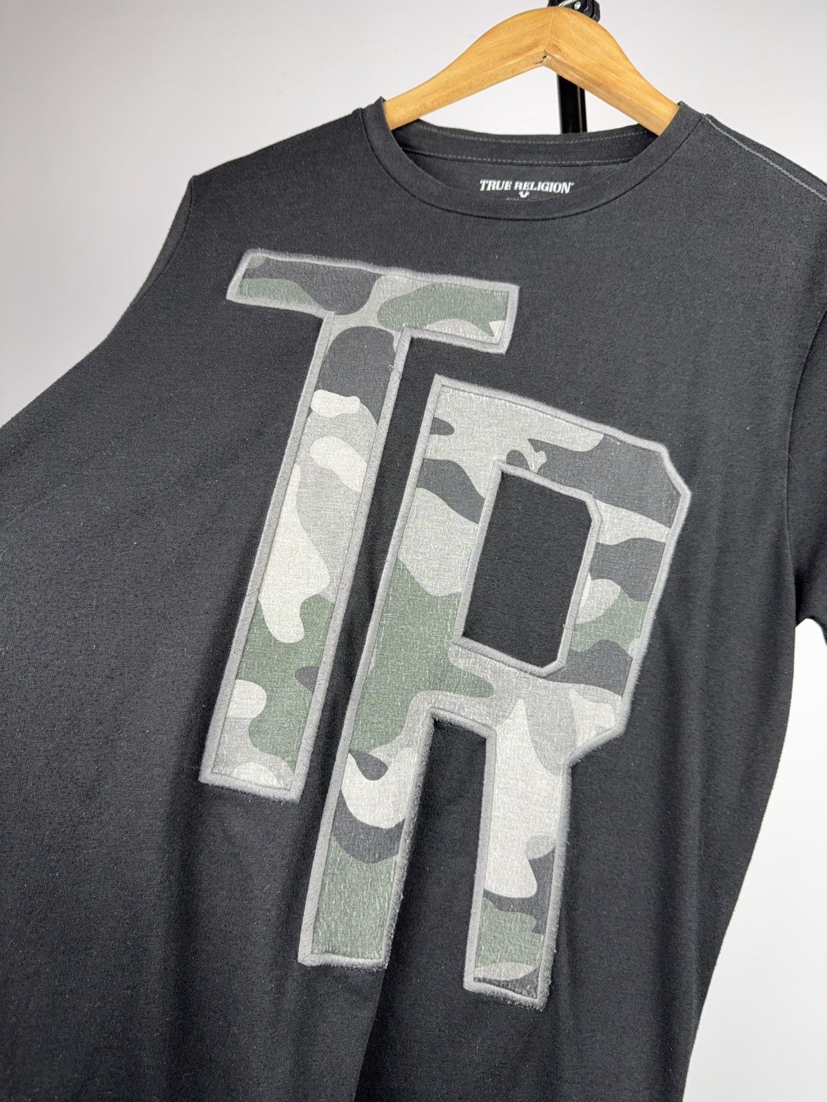 True Religion 00s Y2K True Religion TR Camo Logo Graphic T-Shirt Black Size US M / EU 48-50 / 2 - 6 Thumbnail