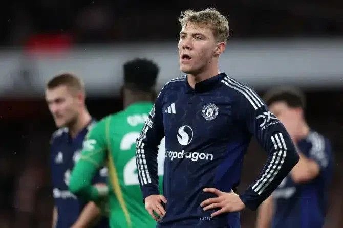 Adidas MANCHESTER UNITED 2025 AWAY HOJLUND PLAYER ISSUE FOOTBALL Size US M / EU 48-50 / 2 - 10 Thumbnail