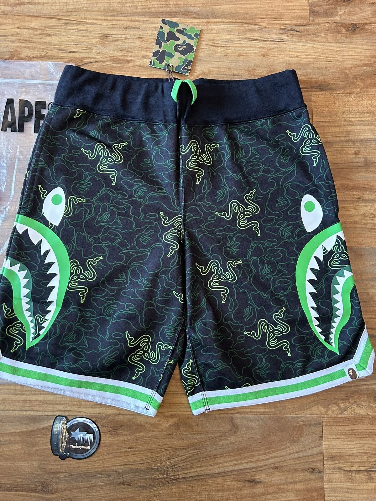 Bape NEW Bape x Razer Collab Side Shark Shorts Size US 30 / EU 46 - 4 Thumbnail
