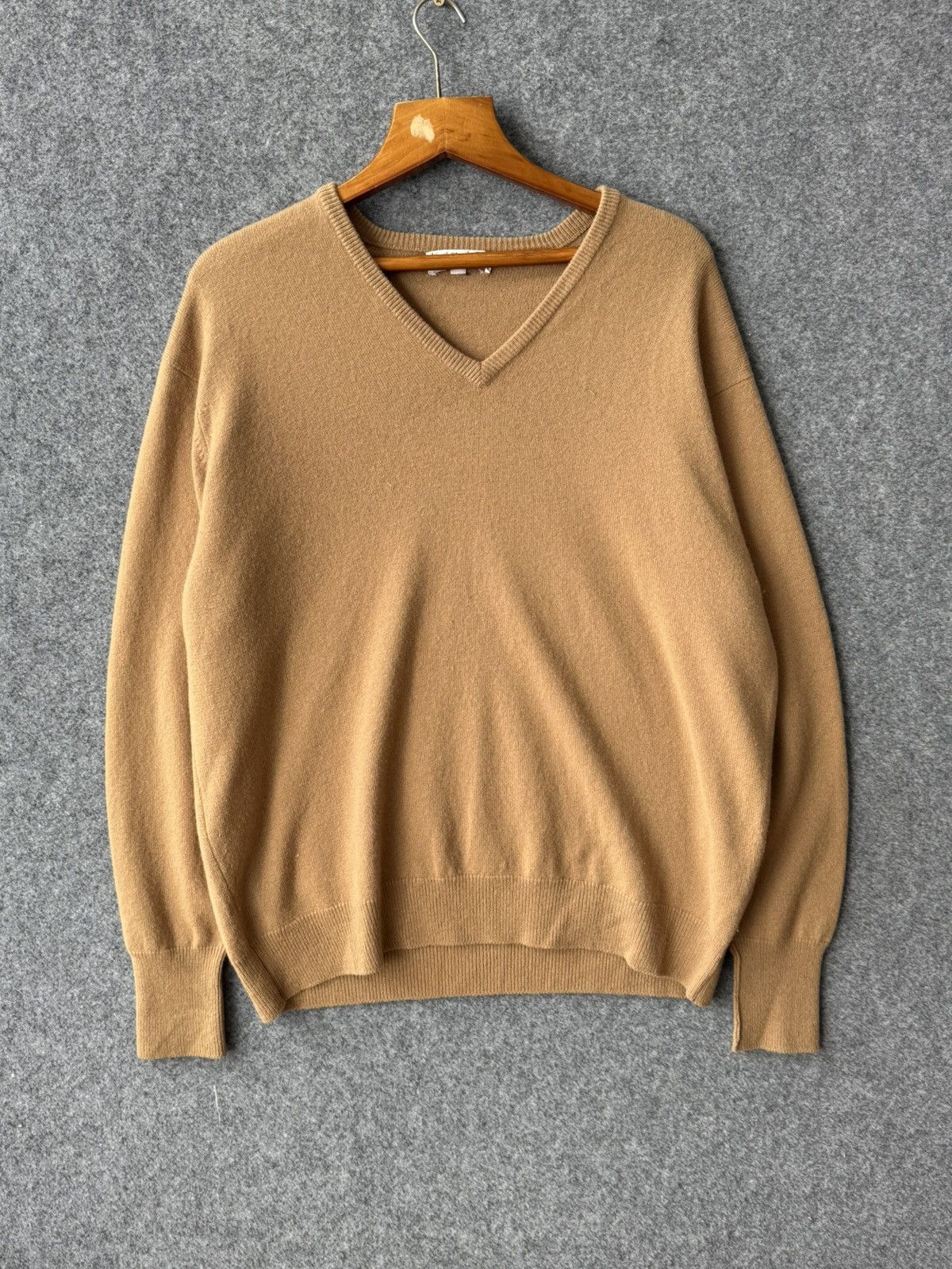 Barrie Barrie Lambswool Made in Scotland beige V-Neck Jumper Size US XL / EU 56 / 4 - 1 Thumbnail