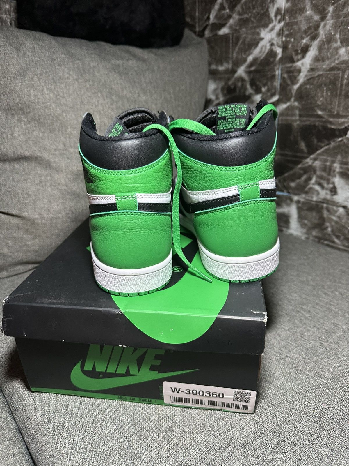 Jordan Brand × Nike Jordan 1 High OG Lucky Green Size US 9 / EU 42 - 5 Thumbnail