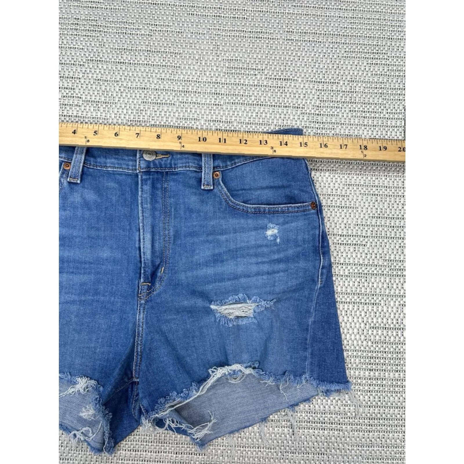 Levi's Levi's Shorts Womens 31 Medium Wash Denim High Rise Cut-Offs Size 24" / US 00 / IT 34 - 5 Thumbnail