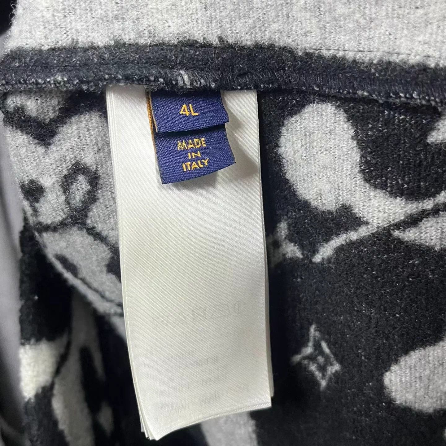 Louis Vuitton Louis Vuitton b&w all-over comic jacket 4L Size US XXL / EU 58 / 5 - 4 Thumbnail