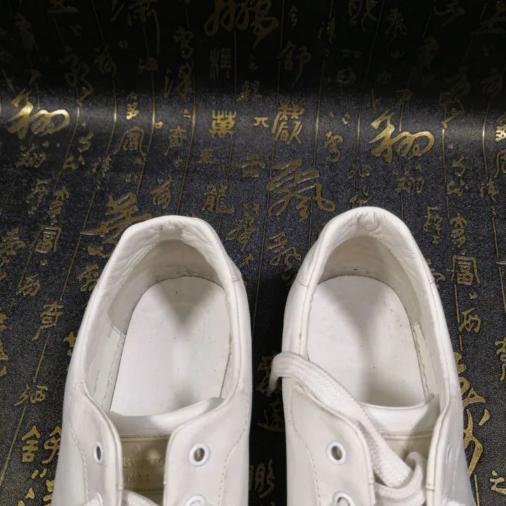 Louis Vuitton Louis Vuitton White Logo Sneakers for Men and Women -2508 Size US 5 / EU 37 - 3 Thumbnail